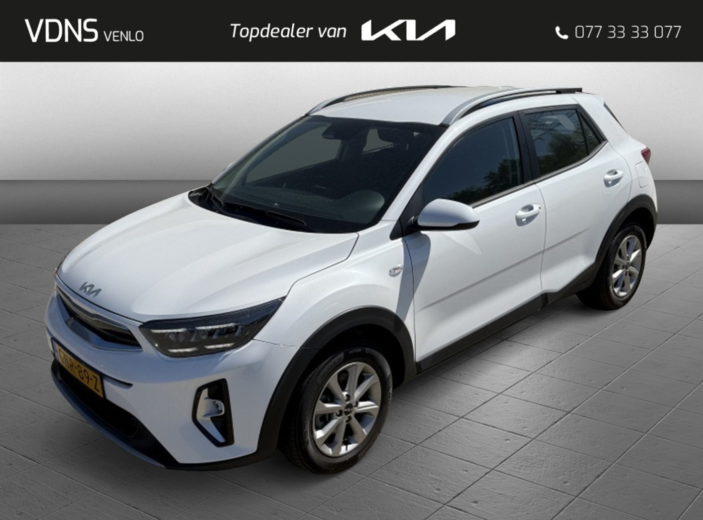 Kia Stonic 1.0 T-GDi MHEV DynamicLine NAVI + CAMERA 2024 - voorkant