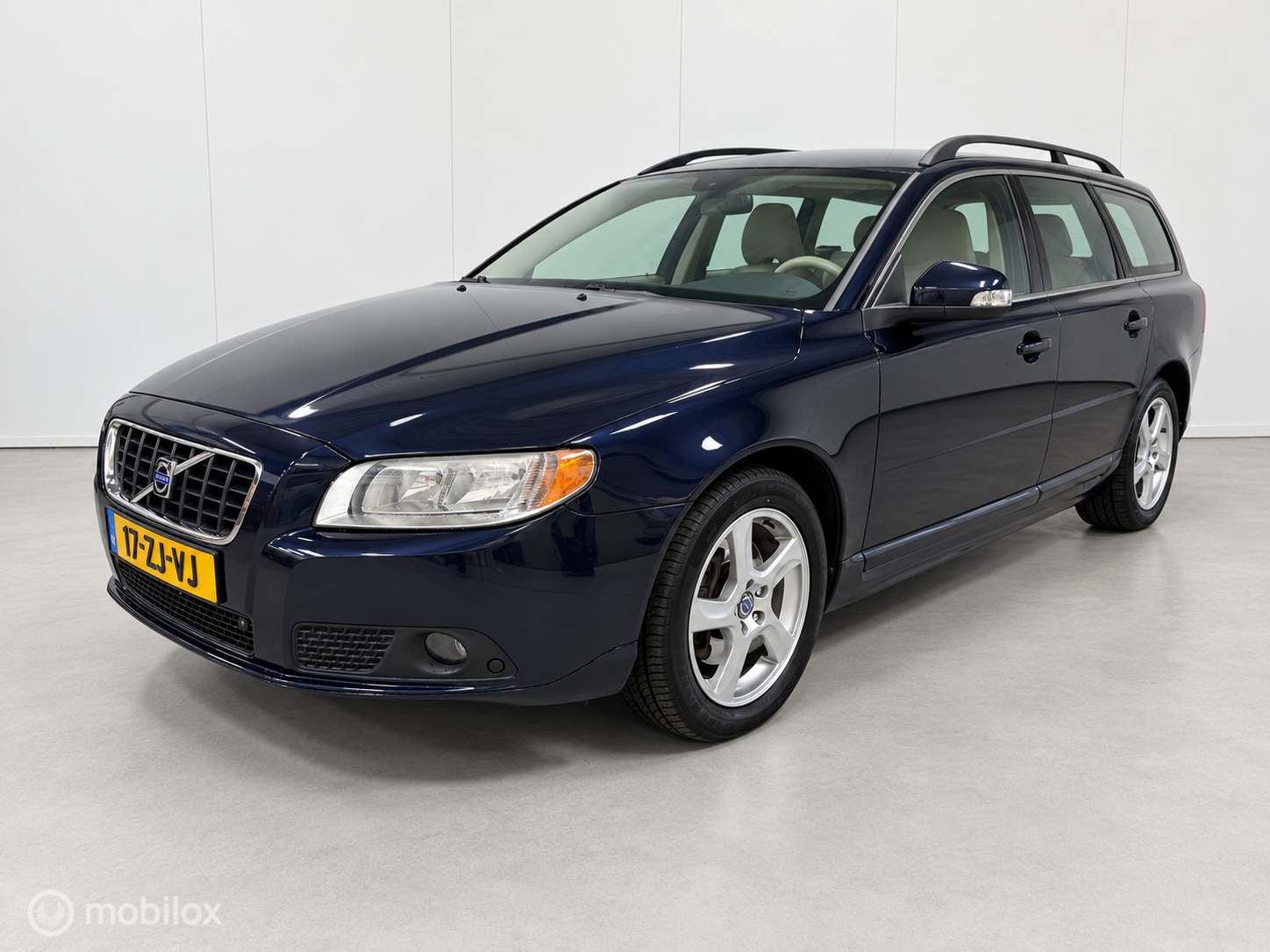 Volvo V70 3.0 T6 AWD Momentum NL AUTO / LEER 2008 - voorkant
