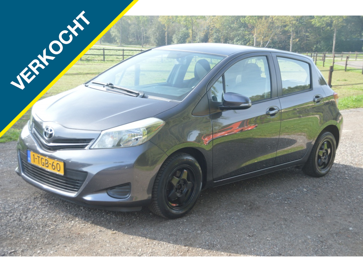 Toyota Toyota Yaris 1.0 VVT-i Aspiration Airco Cruise Camera Navi 2014 - voorkant