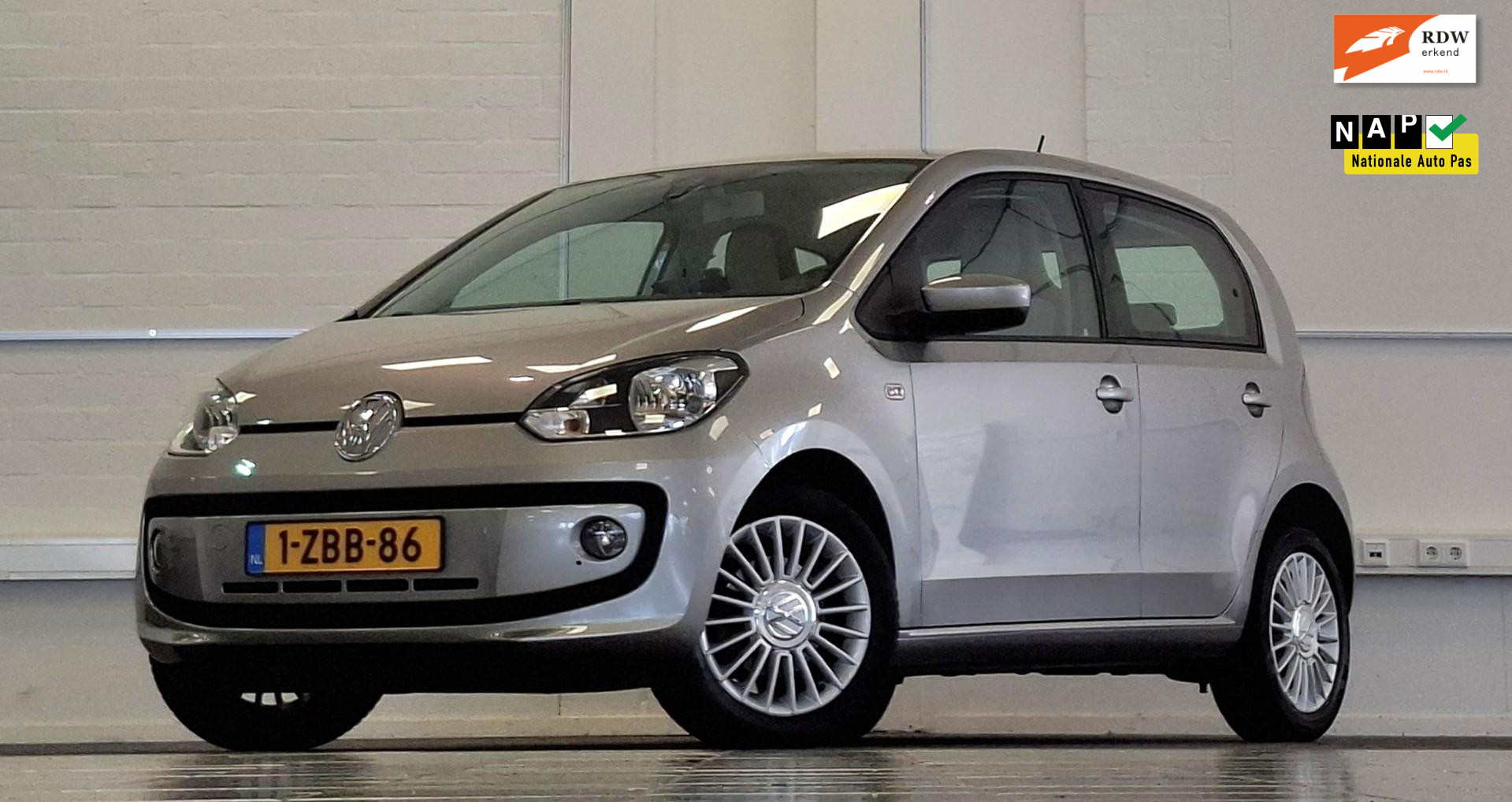 Volkswagen Up 1.0 high up! BlueMotion CruiseControl Trekhaak Garantie 2014 - voorkant