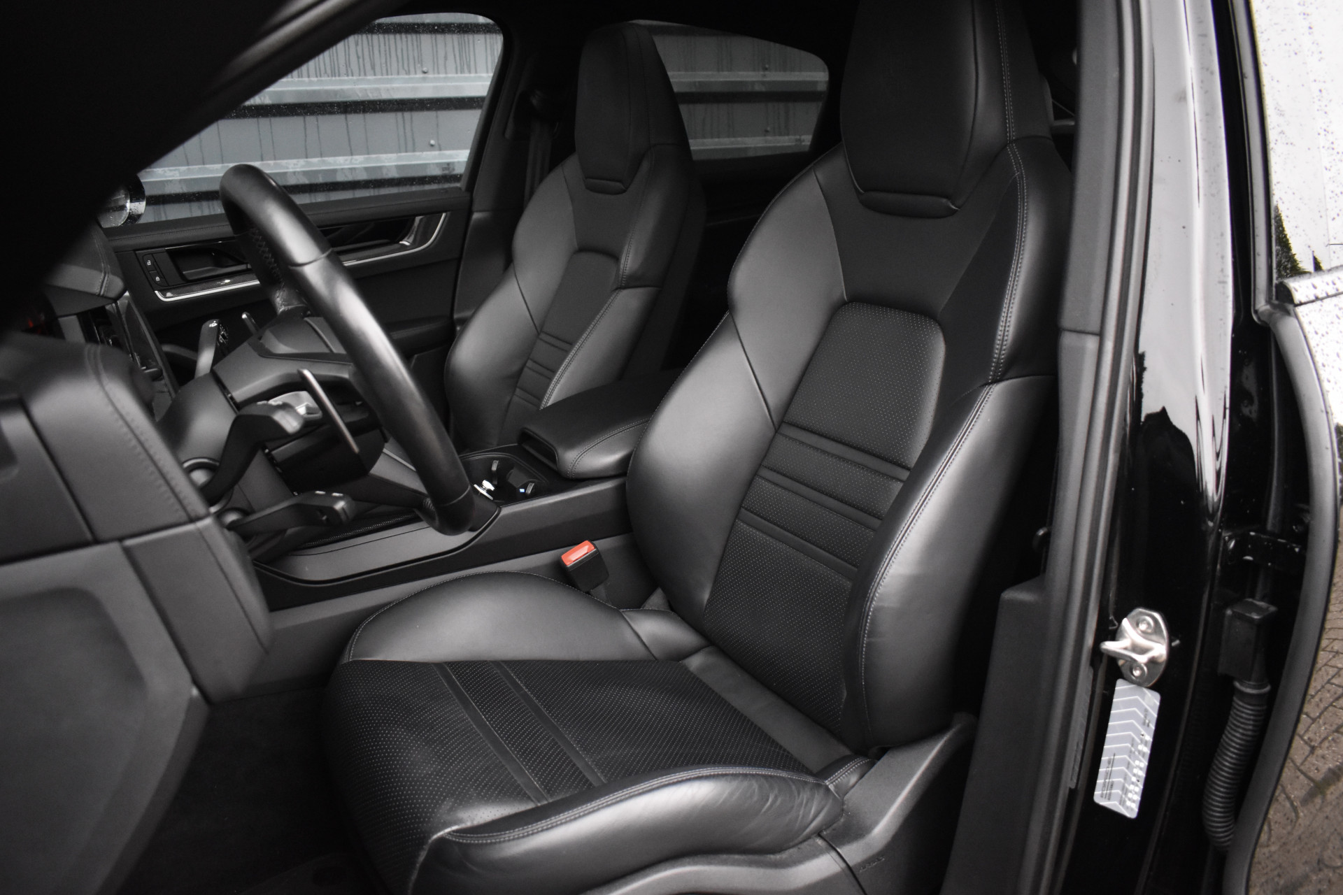 Foto van Porsche Cayenne E-hybrid