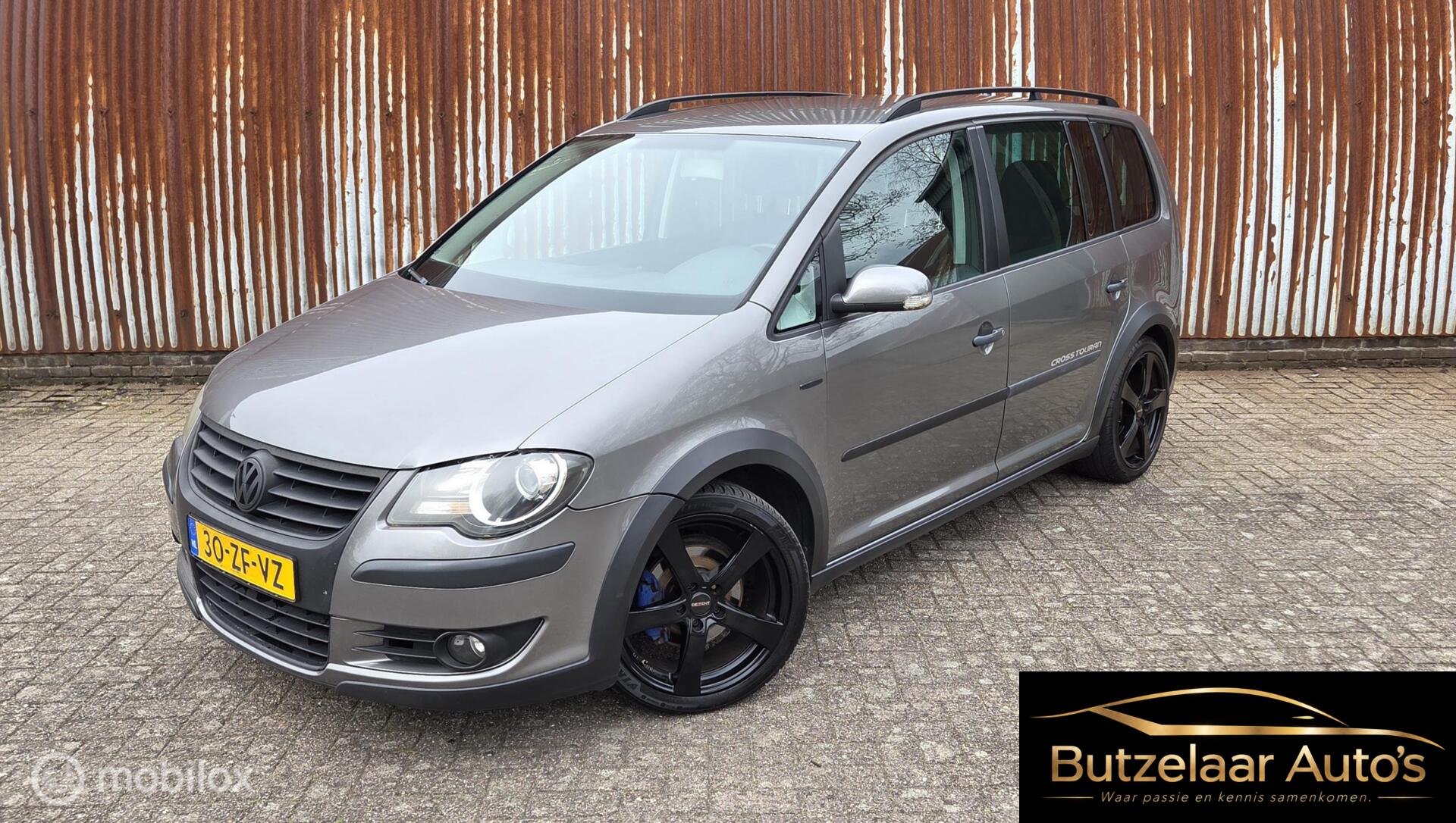Volkswagen Touran 1.4 TSI Cross Verlaagd | 17 inch | 5Pers. 2008 - voorkant