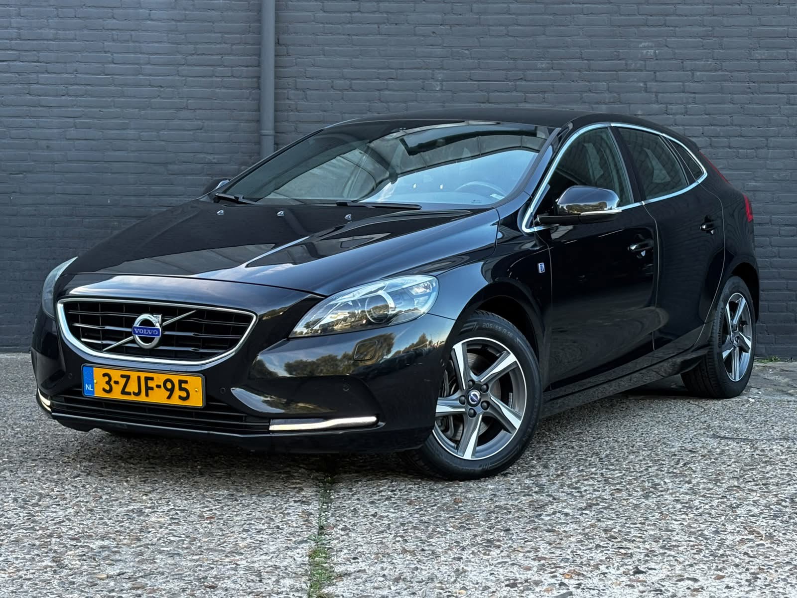 Volvo V40 2.0 D4 Ocean Race Business PANO|LEDER|STOELVER|NAVI|CAMERA|NWE APK 2014 - voorkant