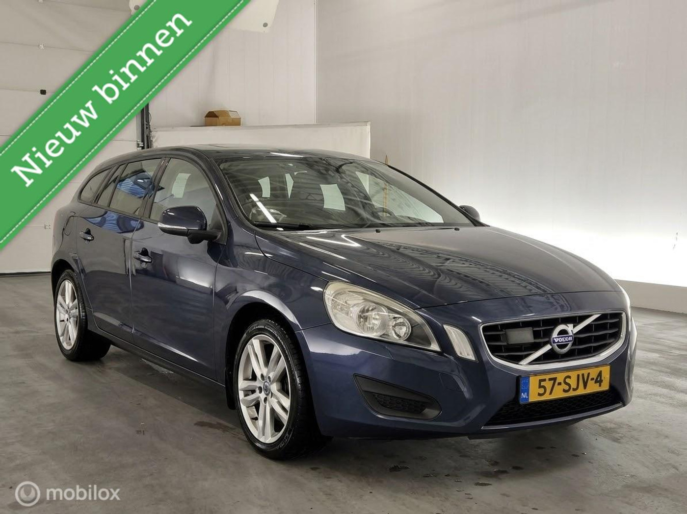 Volvo V60 T4 AUTOMAAT | Schuifdak | NAP | Trekhaak | Navi 2011 - voorkant