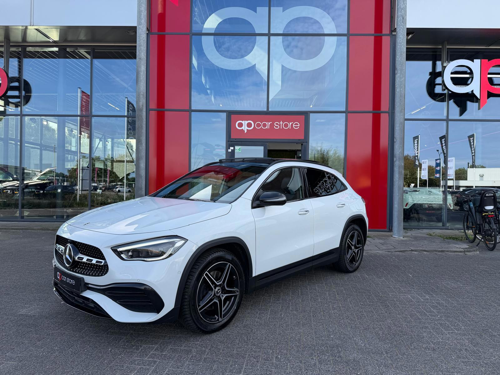 Mercedes-Benz Gla 250 E 250e Business Solution AMG Limited | Panorama | Memory Seats | Sfeerverlichting | Camera | Keyless | 2021 - voorkant