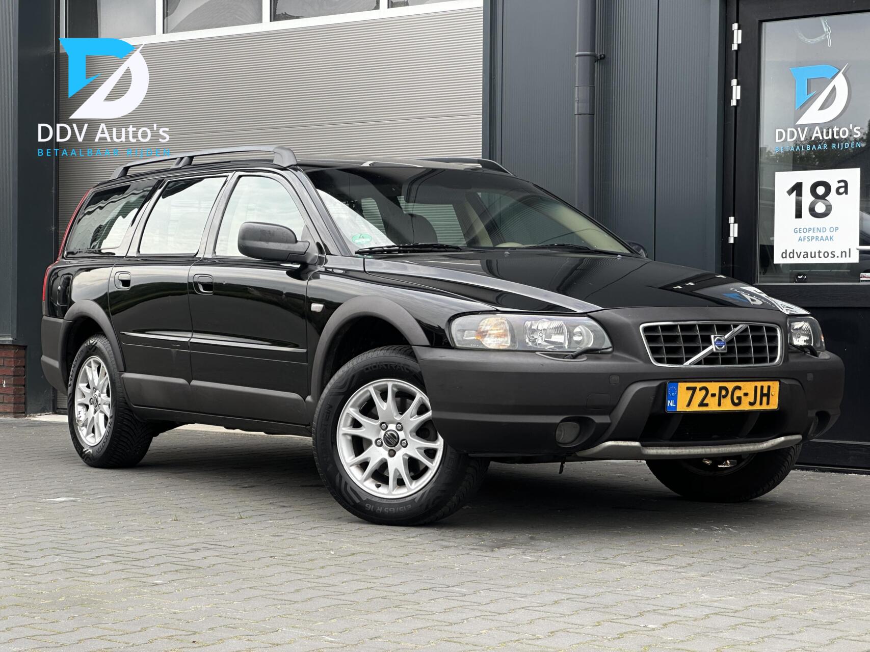 Volvo Xc70 2.5 T/210pk AWD Comfort Line|AUT|Trekh|PDC|Stoelverw|Cruise|Climate|Leder|Elektr. Stoel|Memory|Dakrails|7 zits|16" LMV 2004 - voorkant