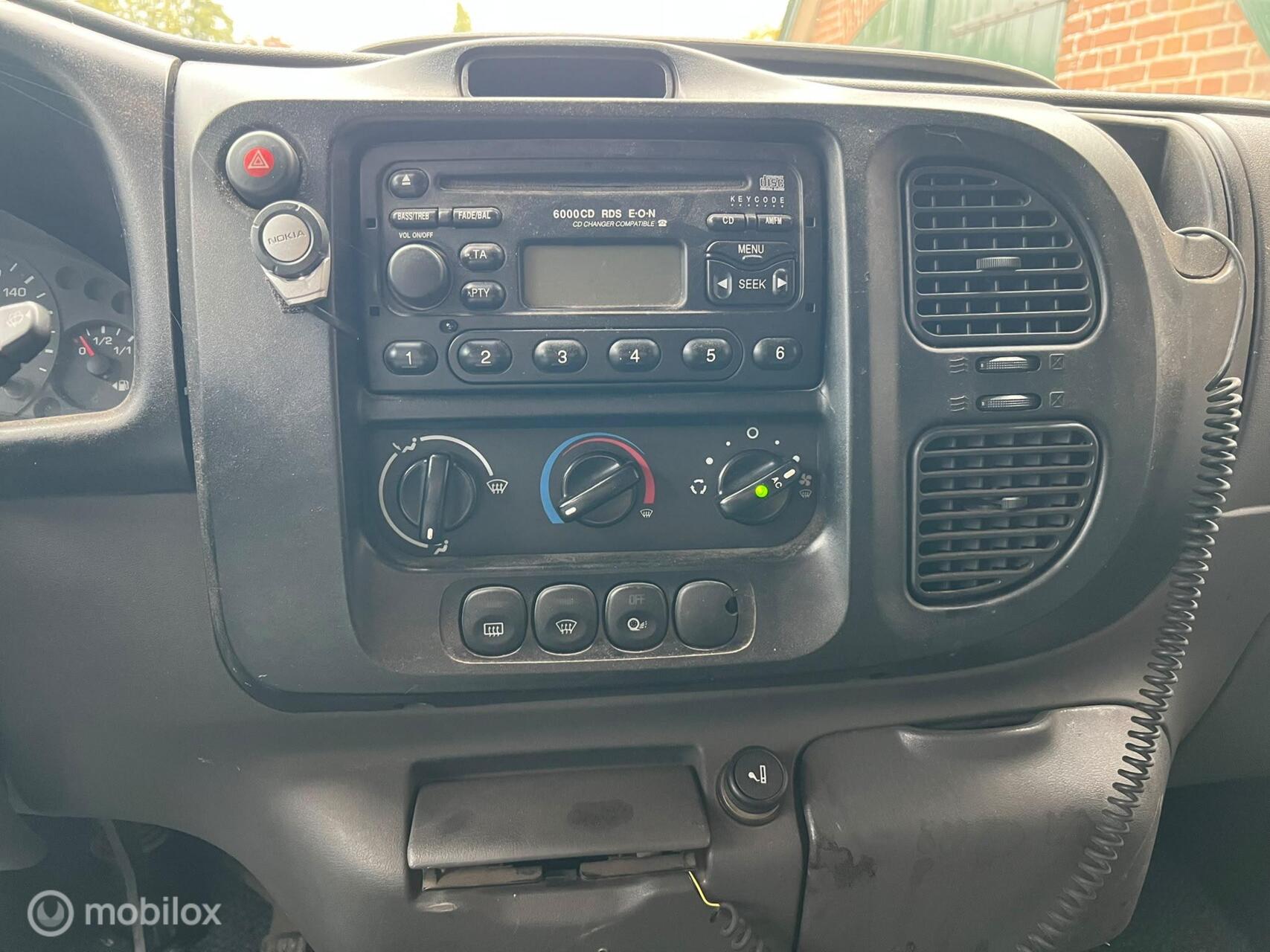 Foto van Ford Transit 260s FD DC 125 LR 4,54