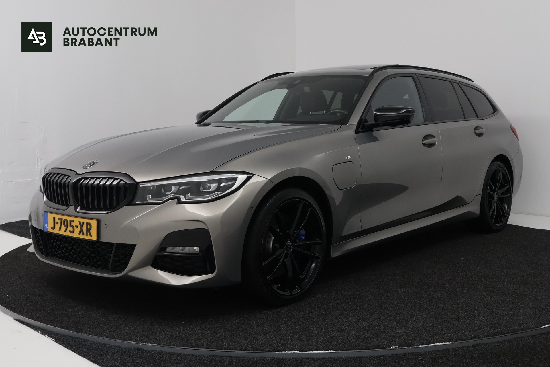 BMW 330e 330e Edition M Sport Plus (PANORAMADAK, STOELVERWARMING, CARPLAY, CAMERA, DEALER ONDERHOUDEN) 2020 - voorkant