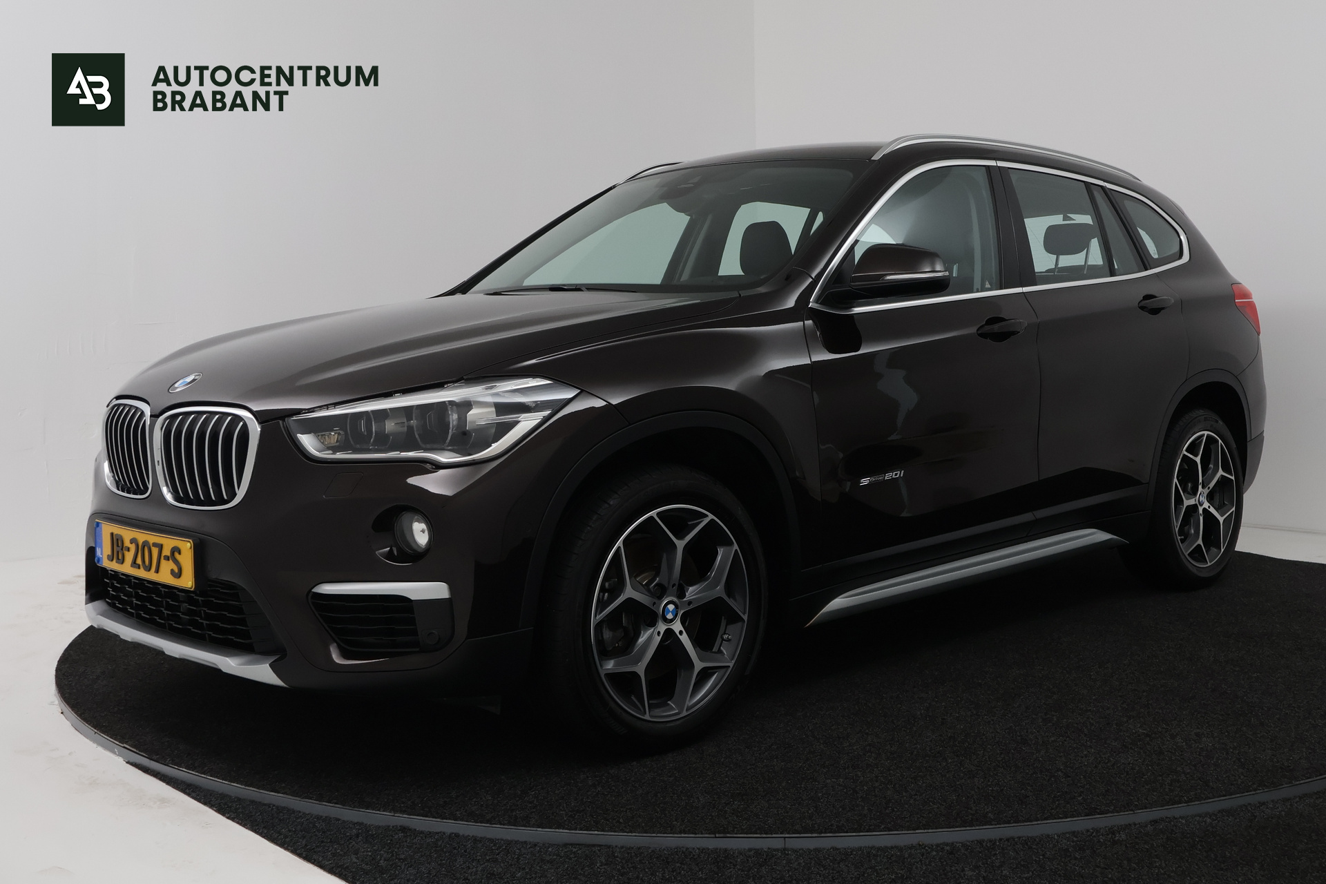 BMW X1 Sdrive20i sDrive20i (CAMERA, STOELVERWARMING, TREKHAAK) 2016 - voorkant