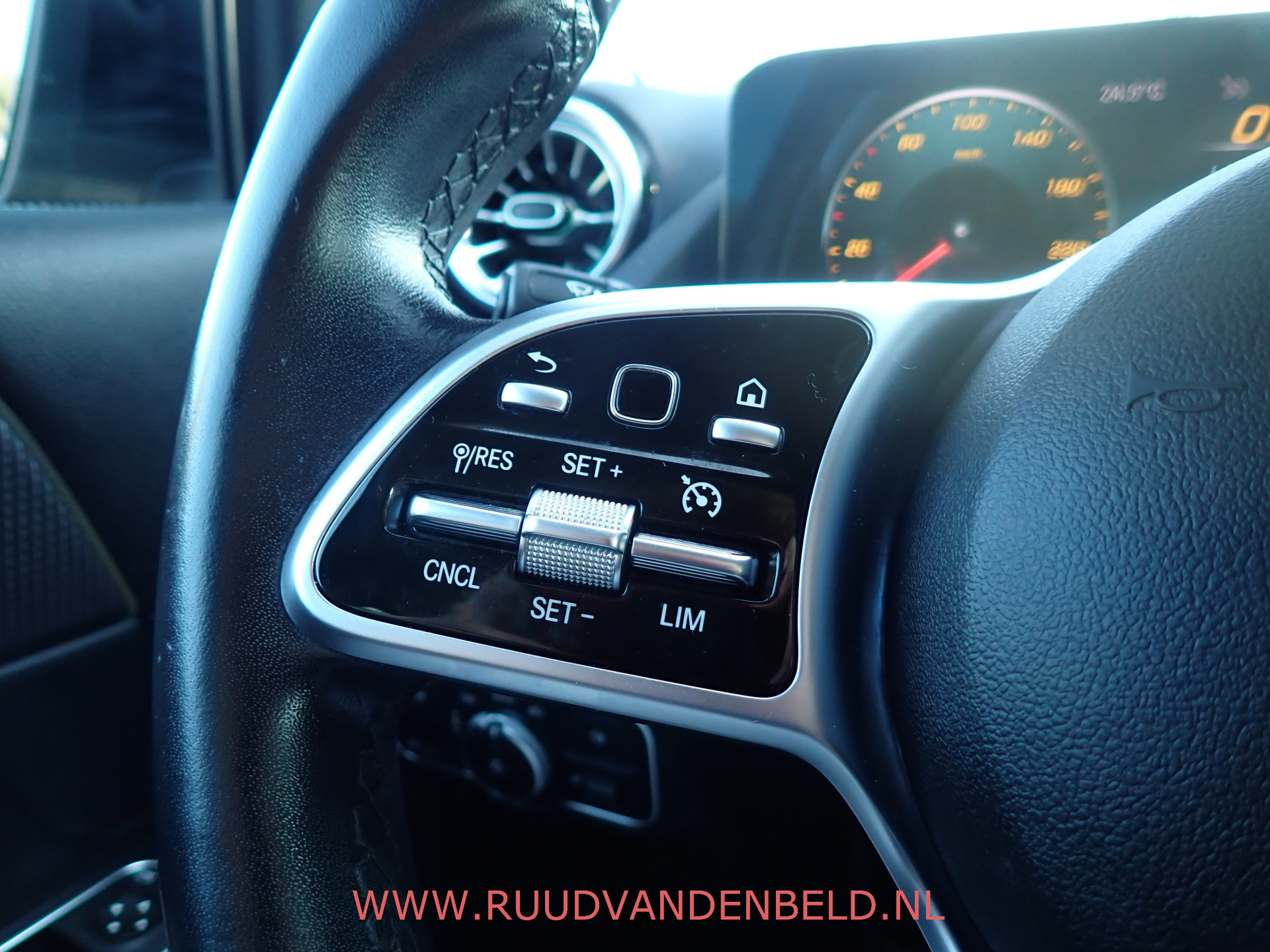 Foto van Mercedes-Benz B 200