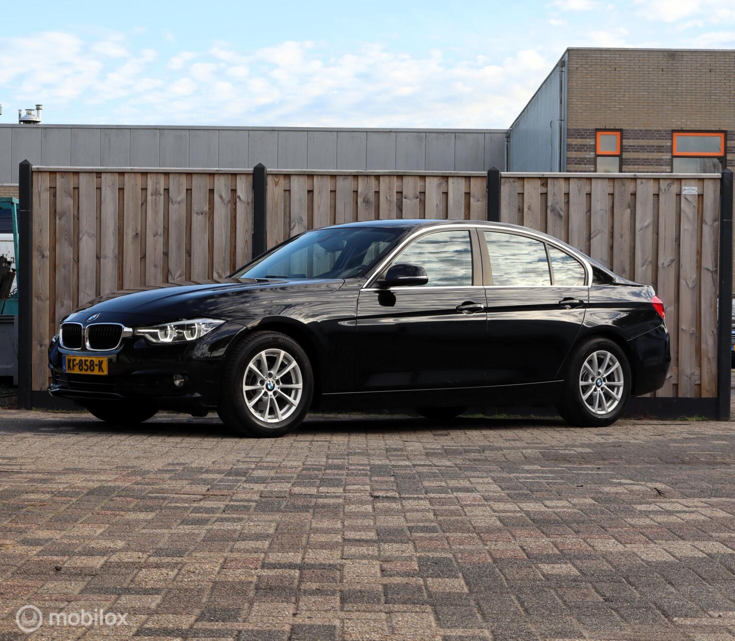 BMW 318i 318i 2016 - voorkant