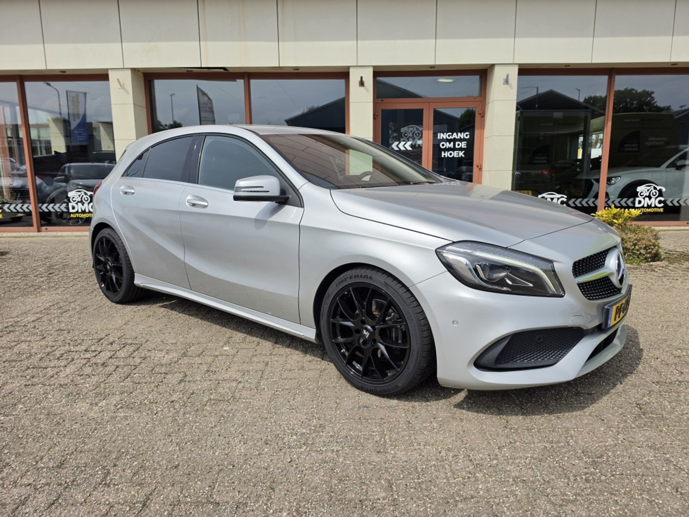 Mercedes-Benz A 180 Business Solutio AMG | Led | Navi | Clima | Camera | Cruise 2017 - voorkant