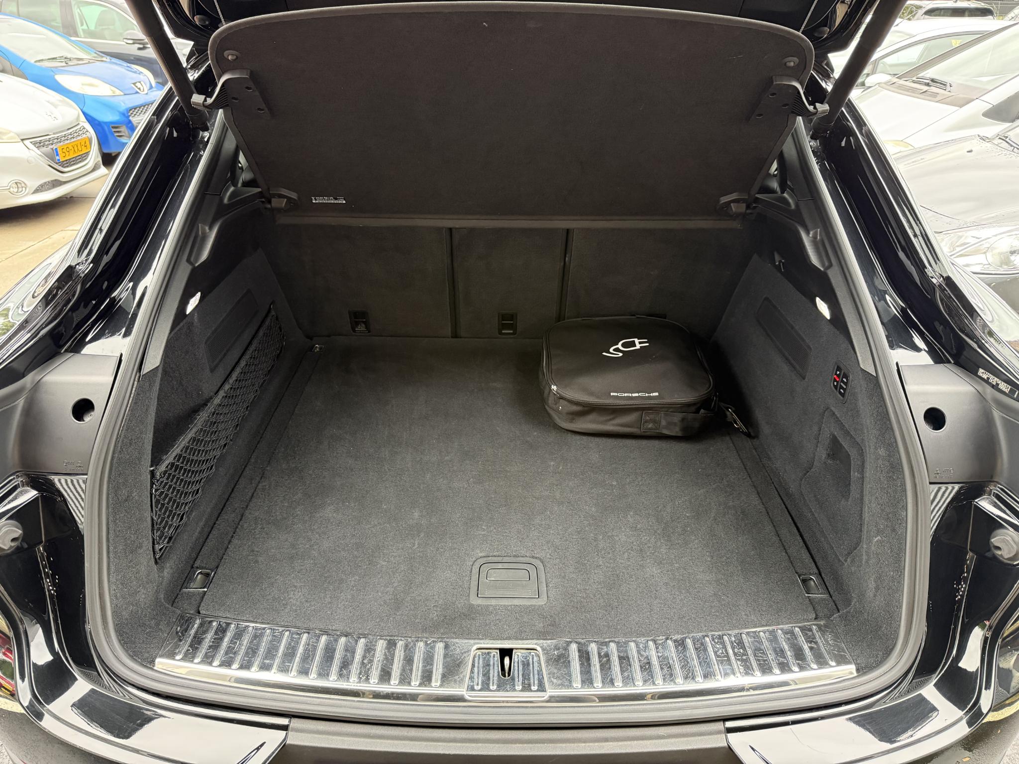 Foto van Porsche Cayenne E-hybrid