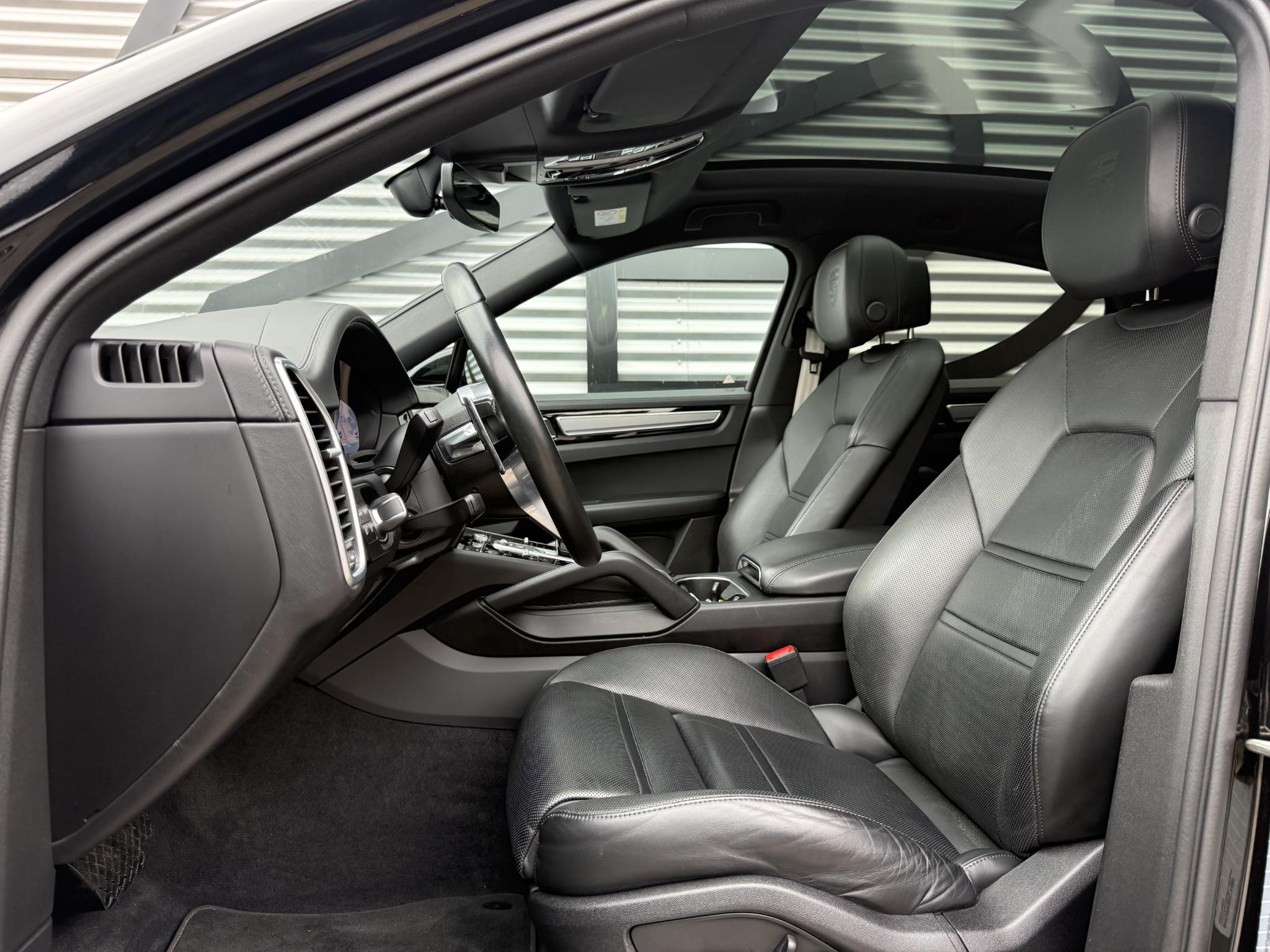 Foto van Porsche Cayenne E-hybrid