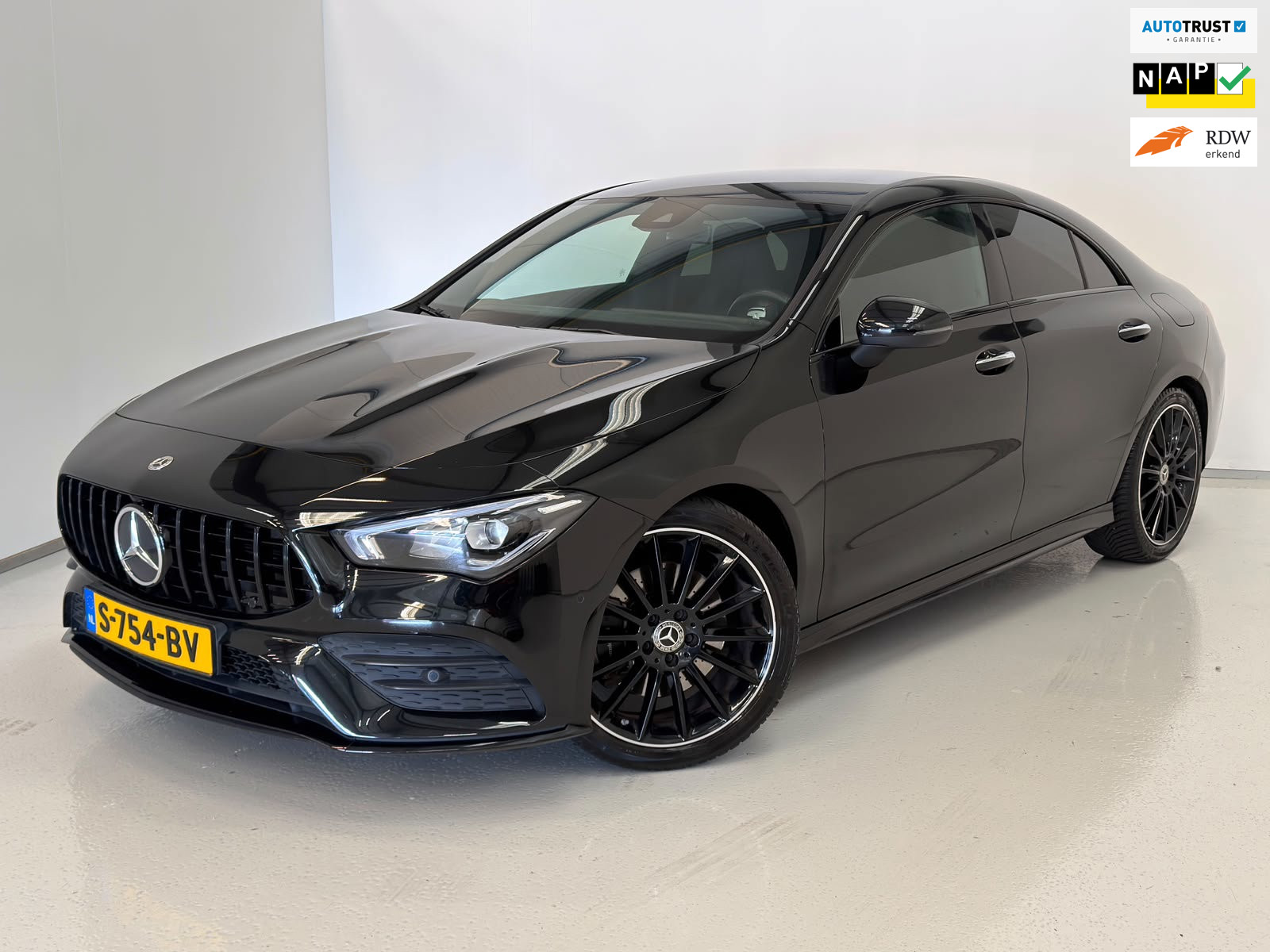 Mercedes-Benz Cla 200 200 AMG Line / NL-auto / 1e eig. / Sfeerverlichting 2023 - voorkant