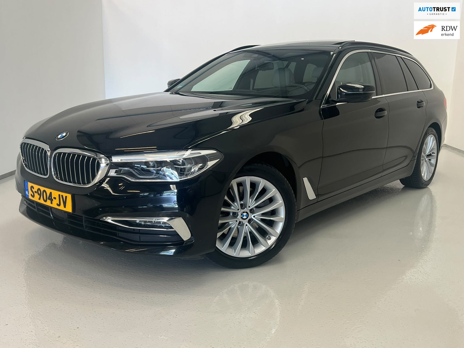 BMW 520d 520d High Executive / Pano / HUD / ACC 2020 - voorkant