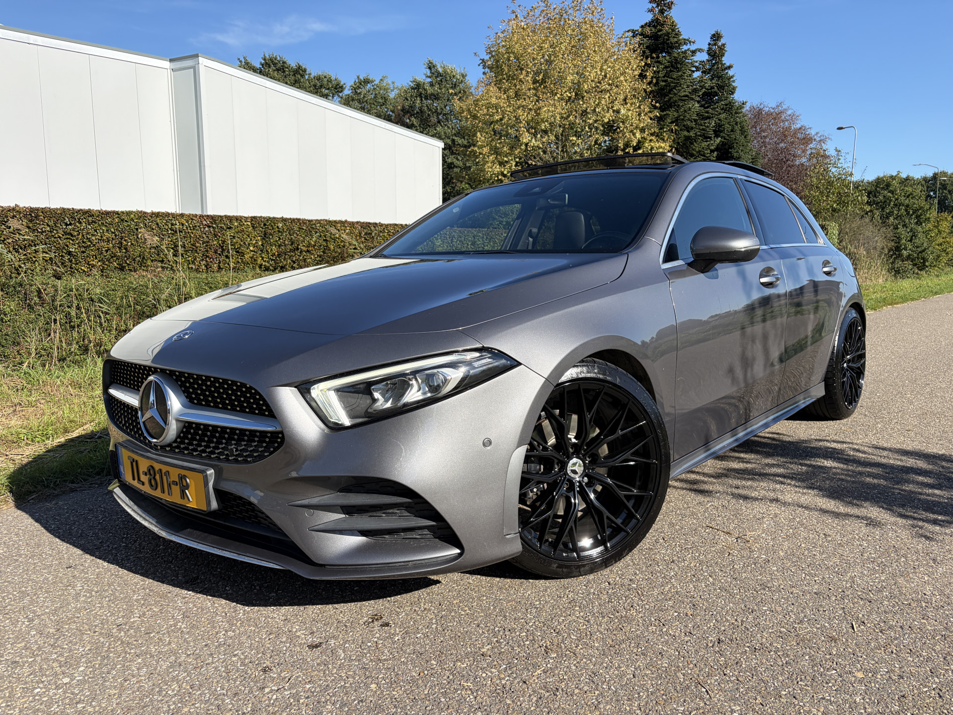 Mercedes-Benz A 200 200 Business Solution AMG / AUTOMAAT / NAVI / PANORAMADAK 2018 - voorkant