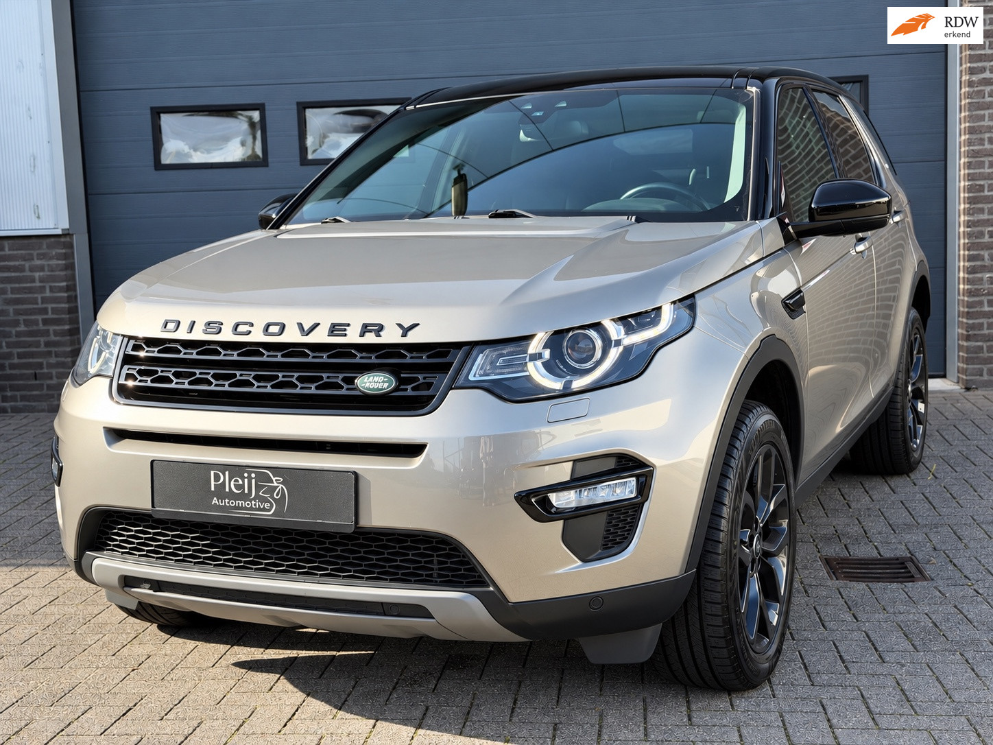 Land Rover Discovery Sport Grijs Kenteken / Automaat 2.0 TD4 Urban Series SE Dynamic|Pano 2019 - voorkant