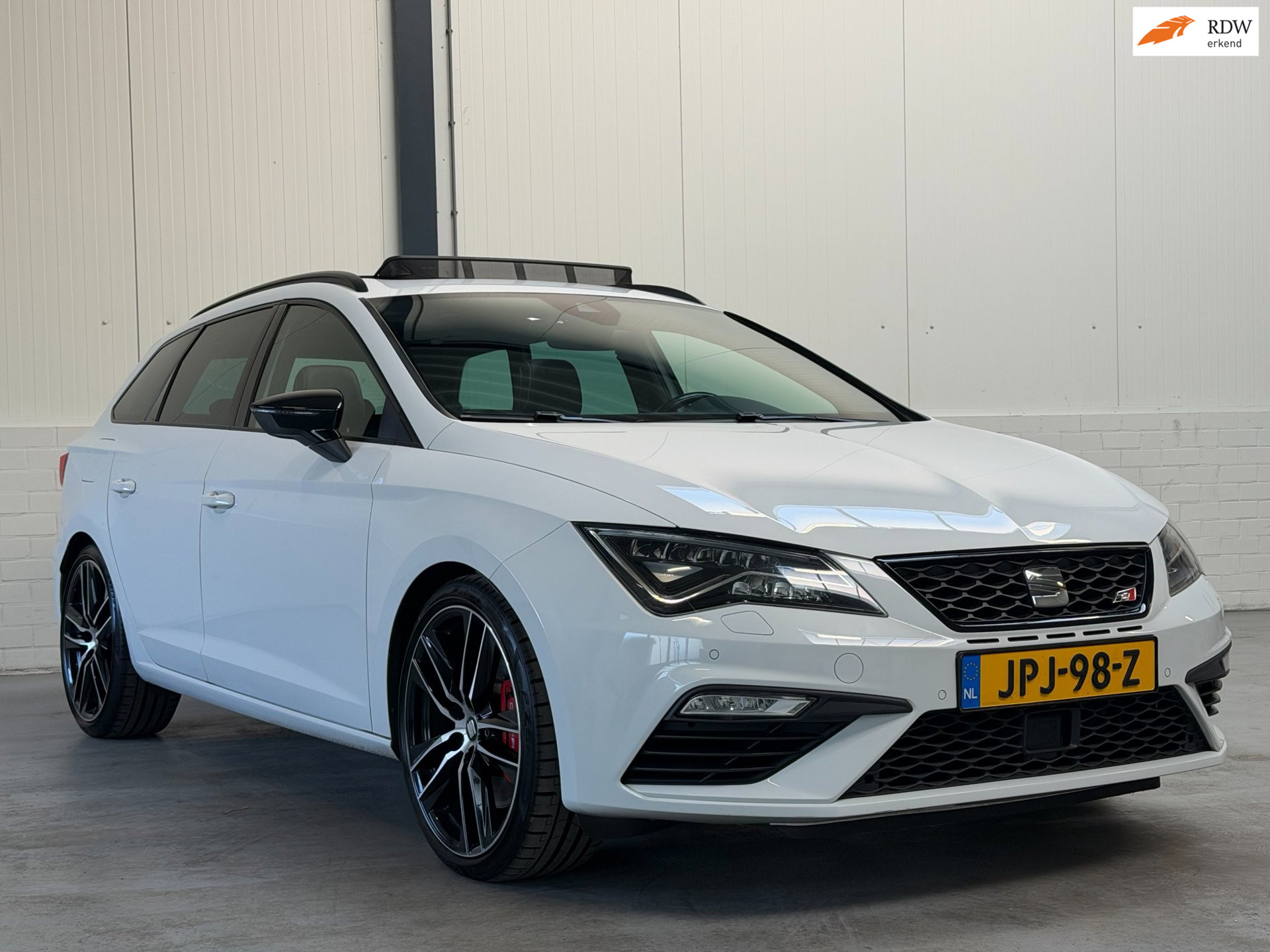 Seat Leon ST 2.0 TSI 4DRIVE CUPRA 300|Pano|Keyless|Camera 2017 - voorkant