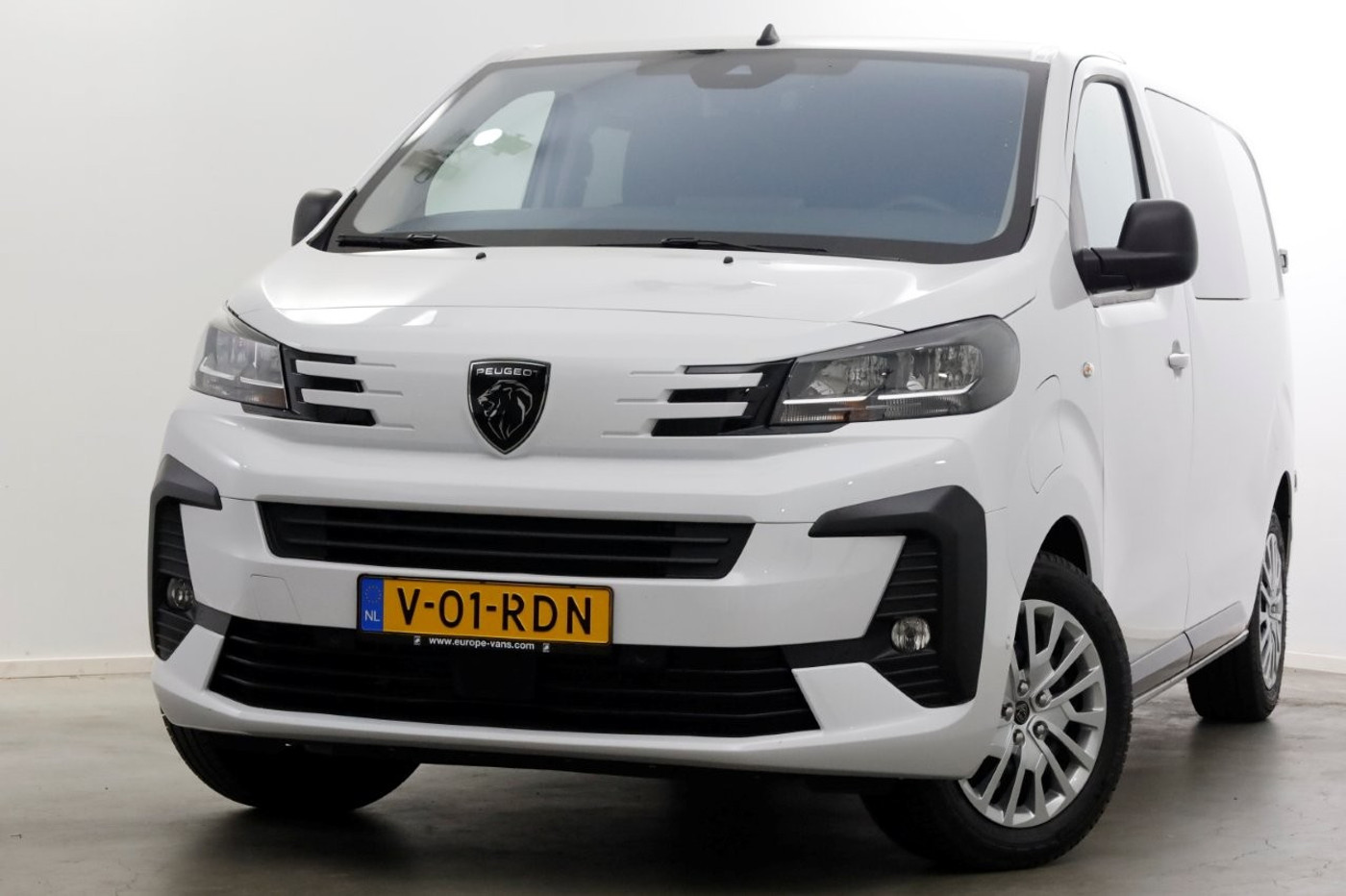 Peugeot E-expert L2H1 75 kWh D.C. 100% Electric Airco/Navi/Camera Nieuw 12-2024 2024 - voorkant