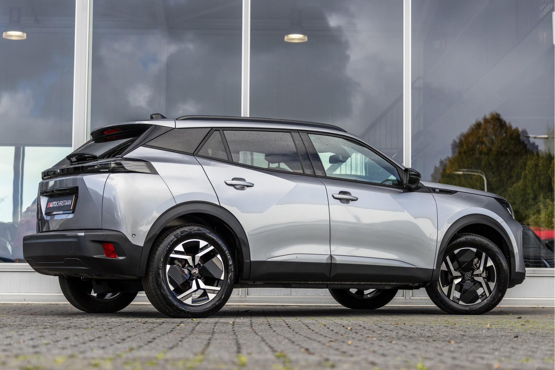 Foto van Peugeot E-2008