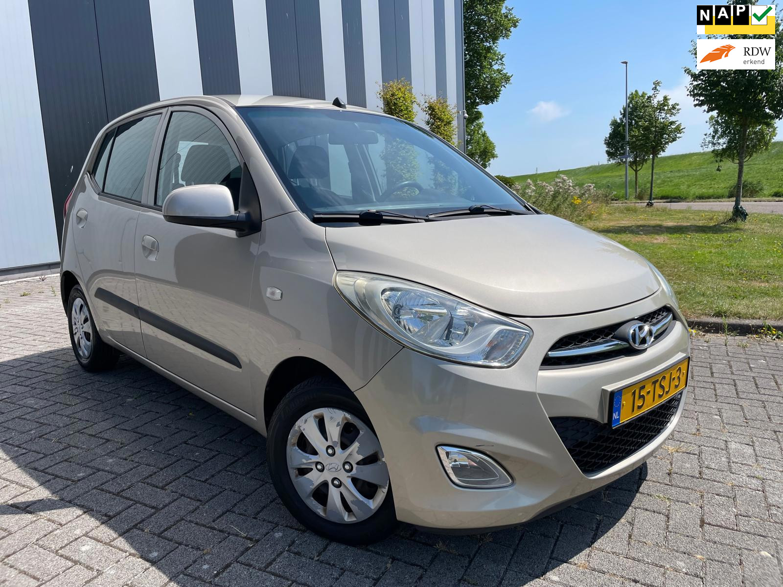 Hyundai I 10 1.2 Plus Nw APK-Airco-Pdc-Elekpakket-2 Sleutels 2012 - voorkant