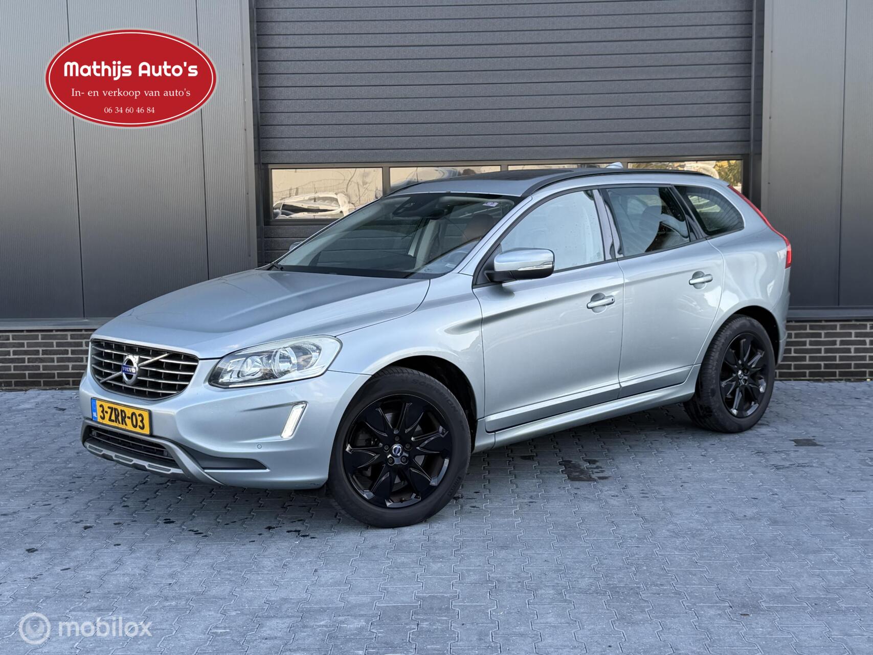Volvo Xc60 2.0 D4 FWD R-Design 2015 - voorkant