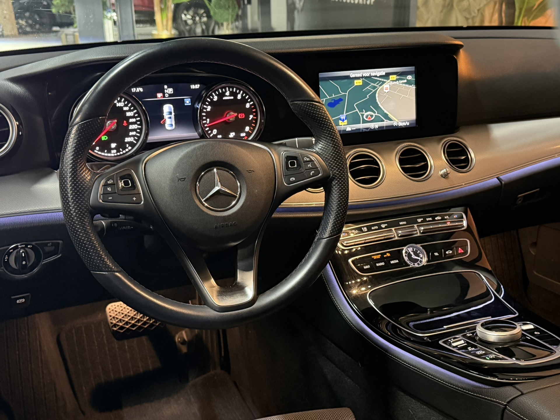 Foto van Mercedes-Benz E 200