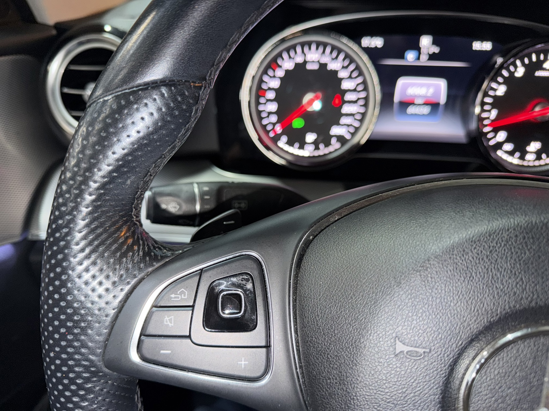Foto van Mercedes-Benz E 200