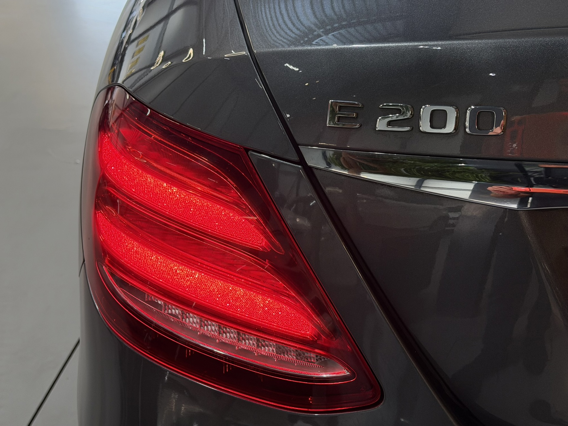 Foto van Mercedes-Benz E 200