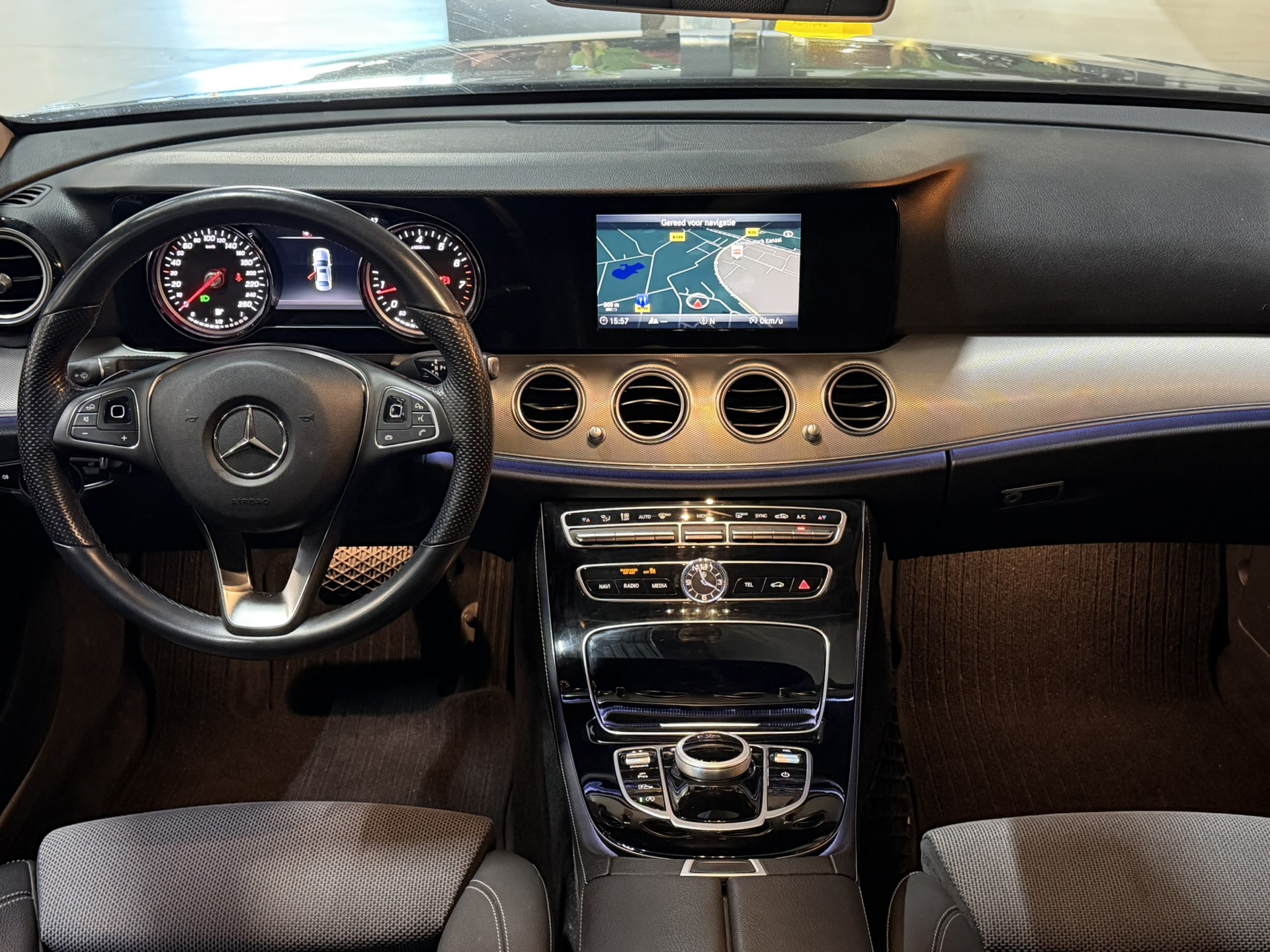 Foto van Mercedes-Benz E 200