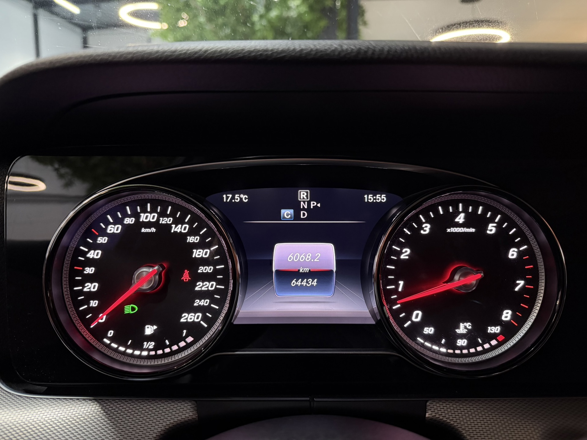 Foto van Mercedes-Benz E 200