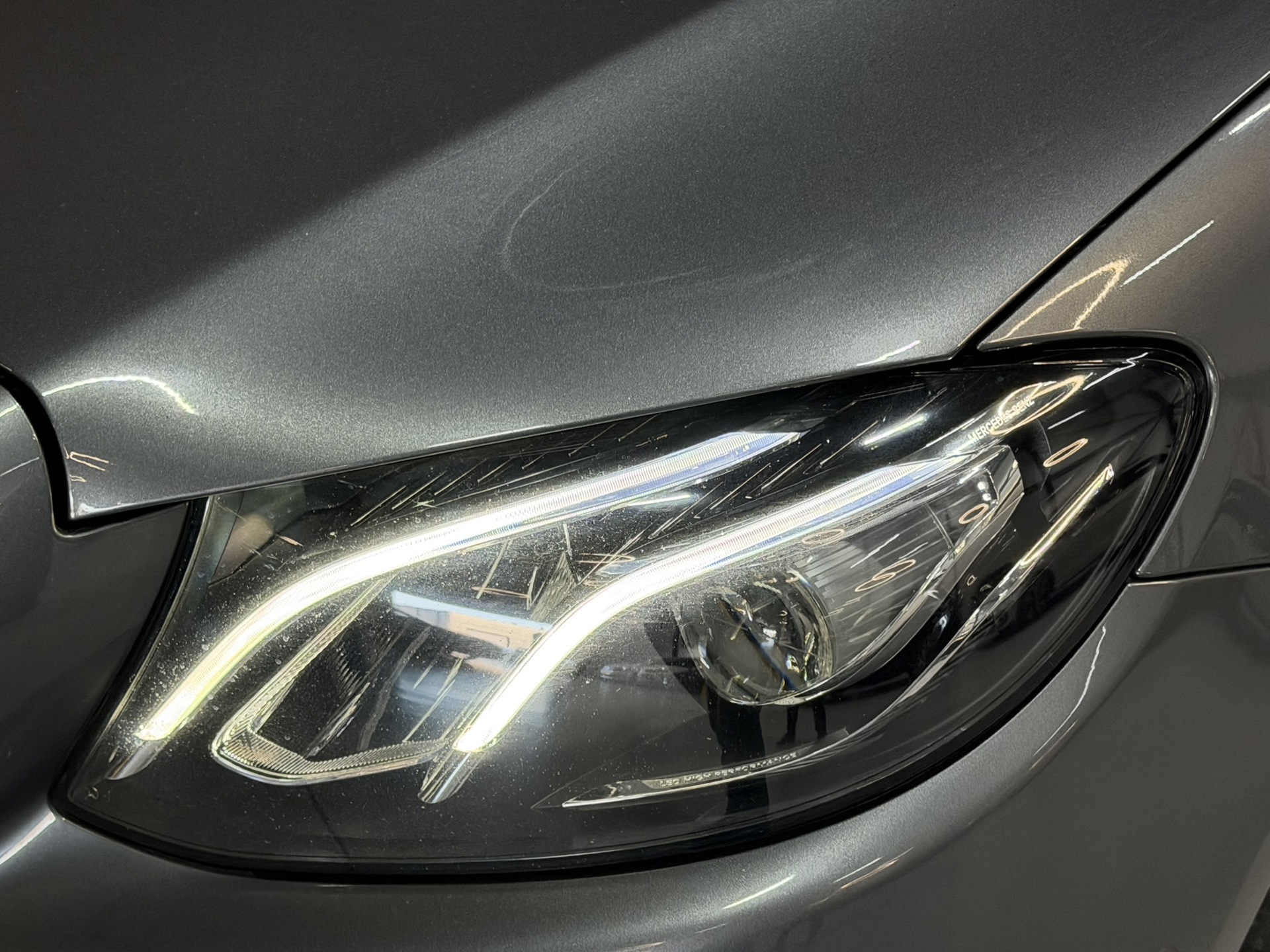 Foto van Mercedes-Benz E 200