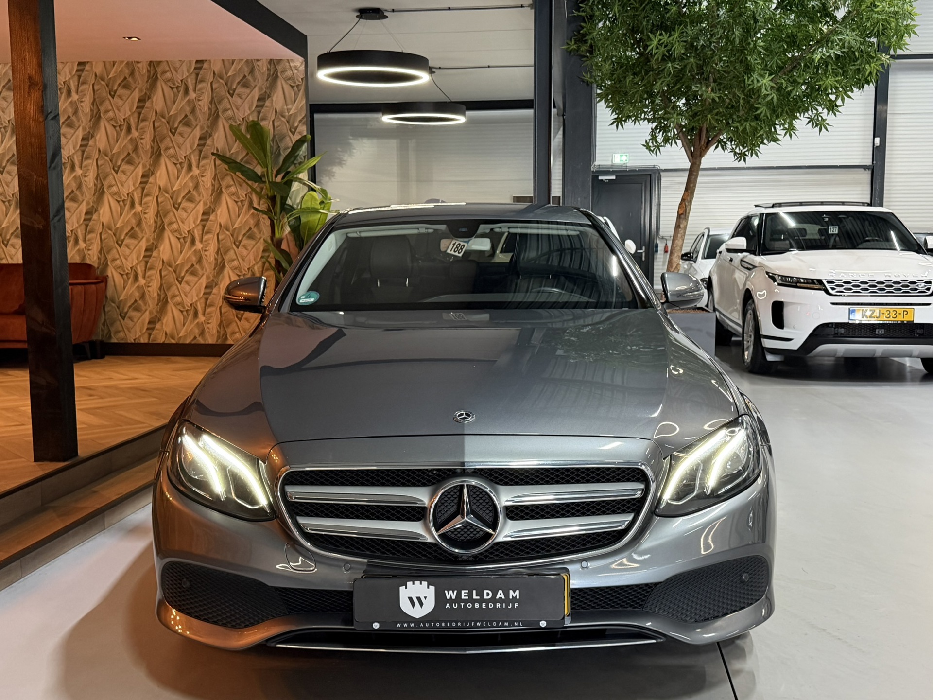 Foto van Mercedes-Benz E 200