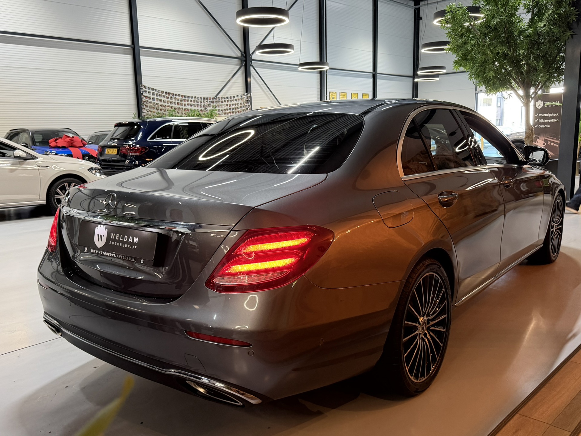 Foto van Mercedes-Benz E 200