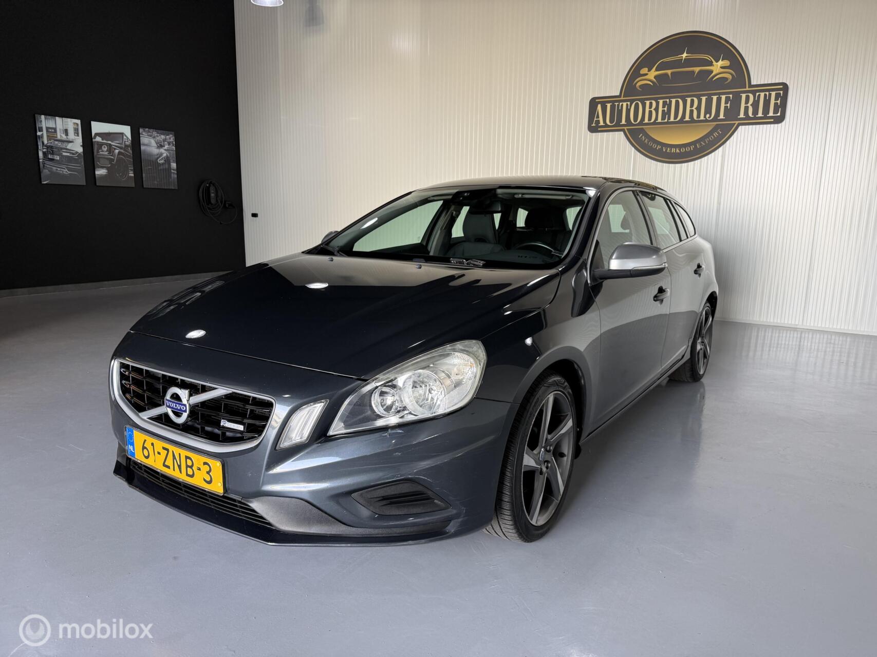 Volvo V60 1.6 T3 R-Design AUTOMAAT 2013 - voorkant
