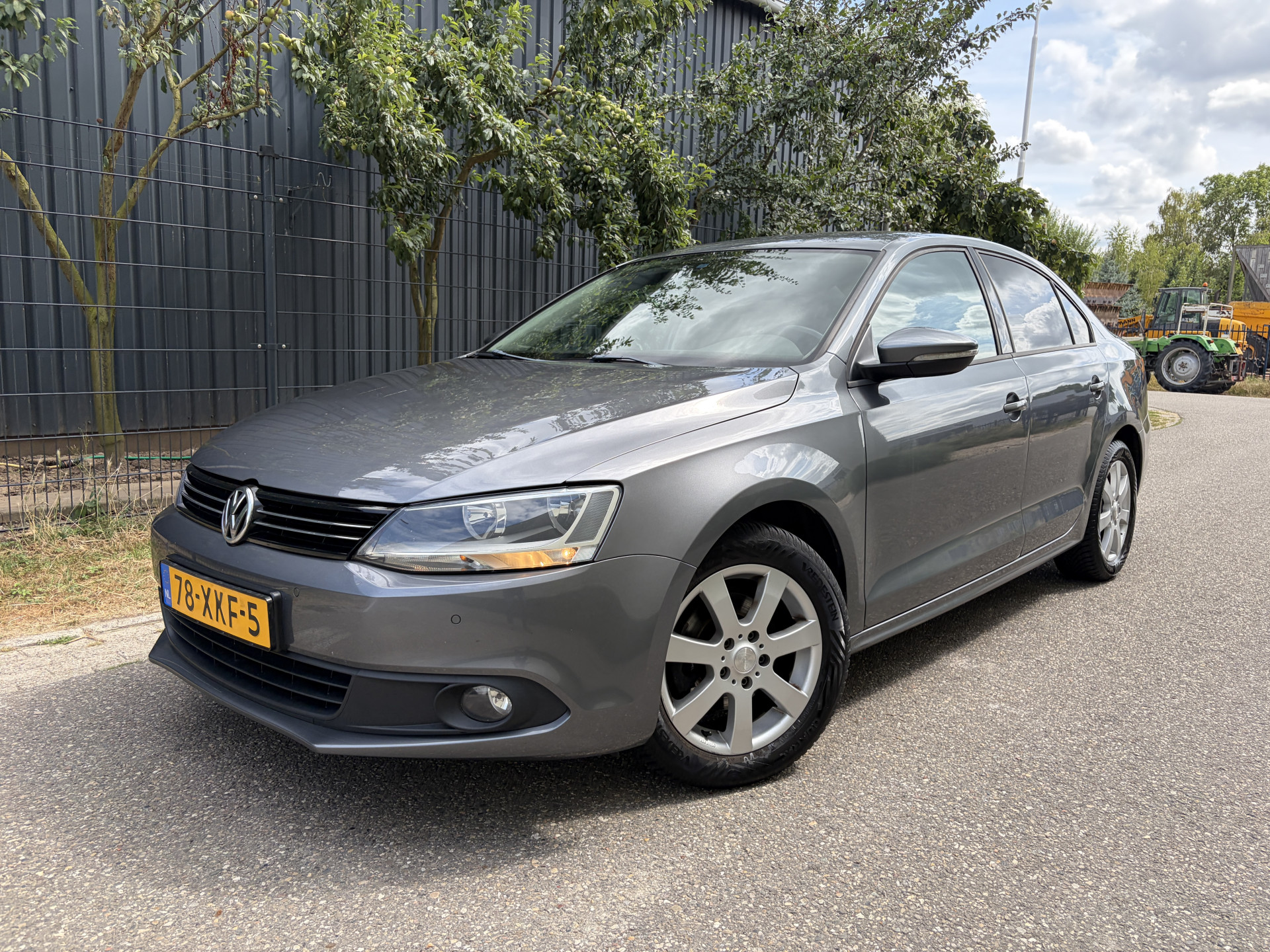 Volkswagen Jetta 1.2 TSI Comfort Executive Line / NAVI / CRUISE / AIRCO 2012 - voorkant