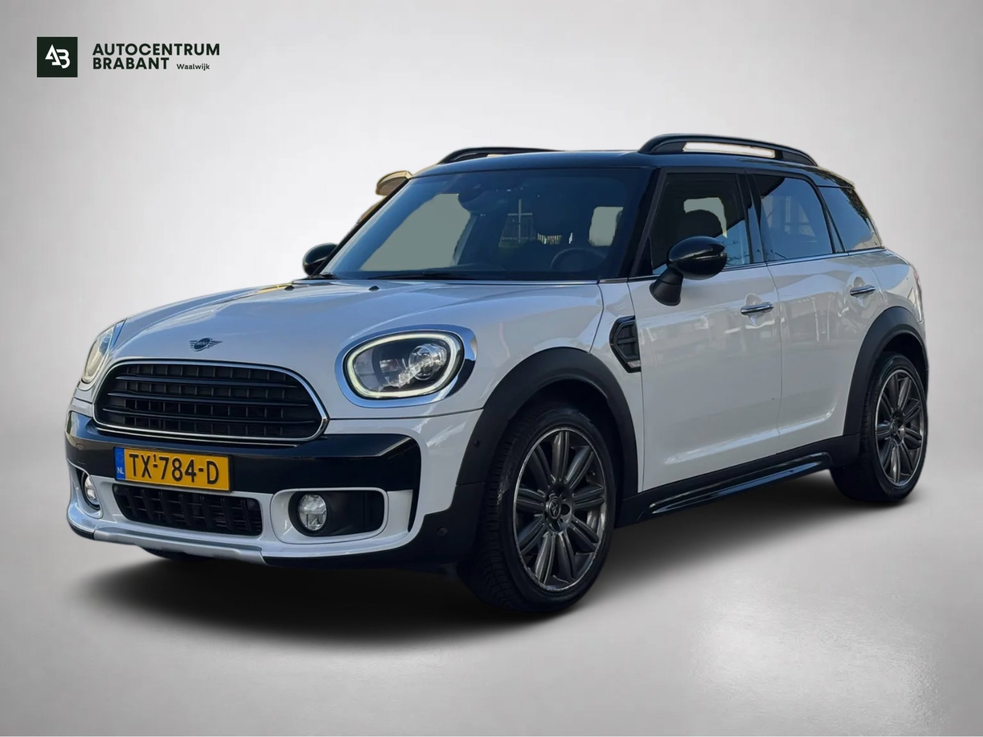 Mini Countryman Cooper 1.5 Cooper Chili Serious Business(NL-auto, Dealer OnderH, Panorama, Camera, Navi Pro, StoelV, Climate Con, Etc) 2018 - voorkant