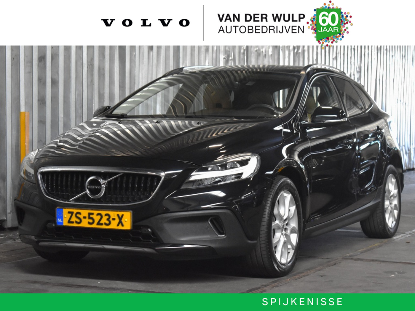 Volvo V40 Cross Country T3 153PK Polar+ Luxury | Leder | Panoramadak | DAB Radio | Keyless Entry | 2019 - voorkant