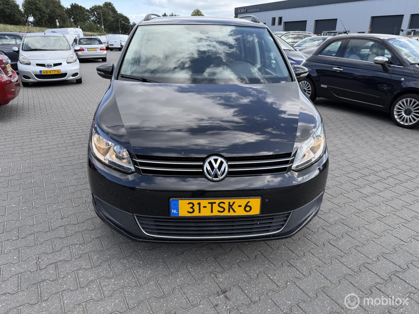 Volkswagen Touran 1.6 TDI Highline BlueMotion 2012 - voorkant
