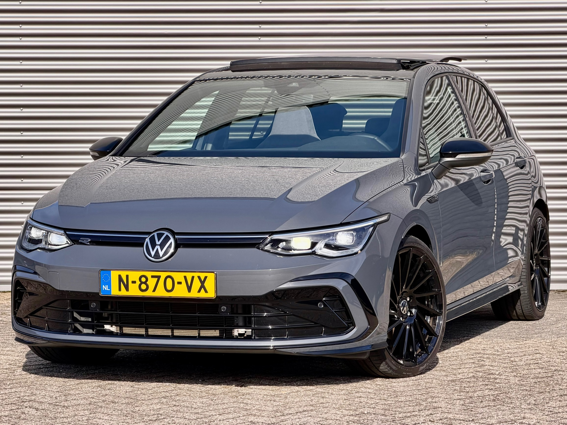 Volkswagen Golf 1.5 eTSI R-Line 150 PK DSG | Panorama | IQ-Light | Black Style | Sfeerverlichting | 19 Inch | DCC | Blind Spot 2020 - voorkant
