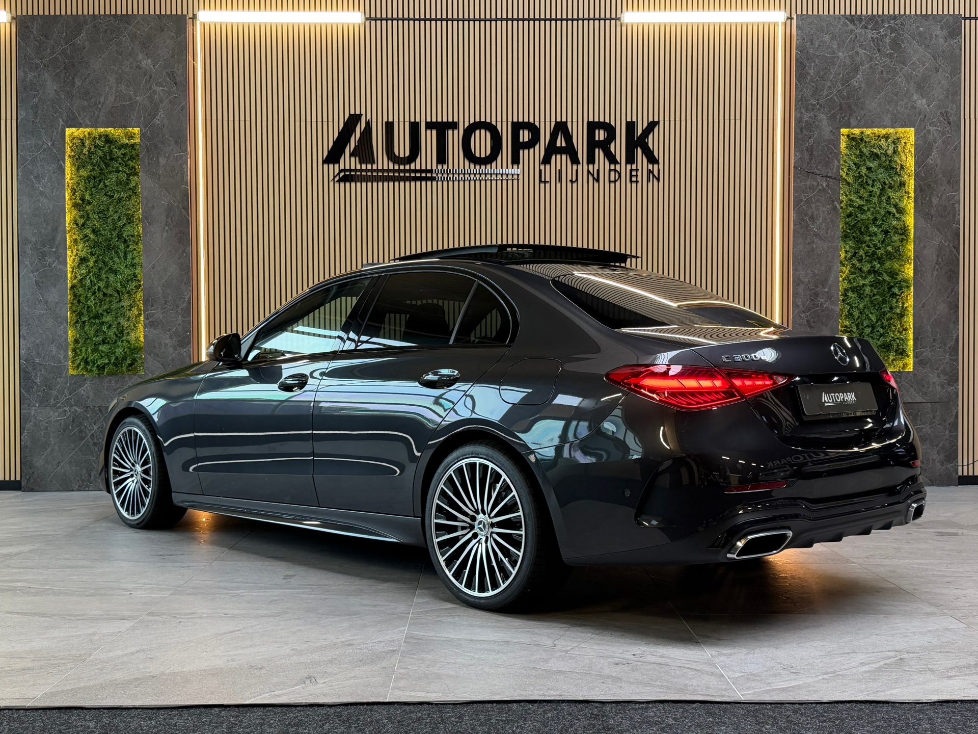 Foto van Mercedes-Benz C 300 E