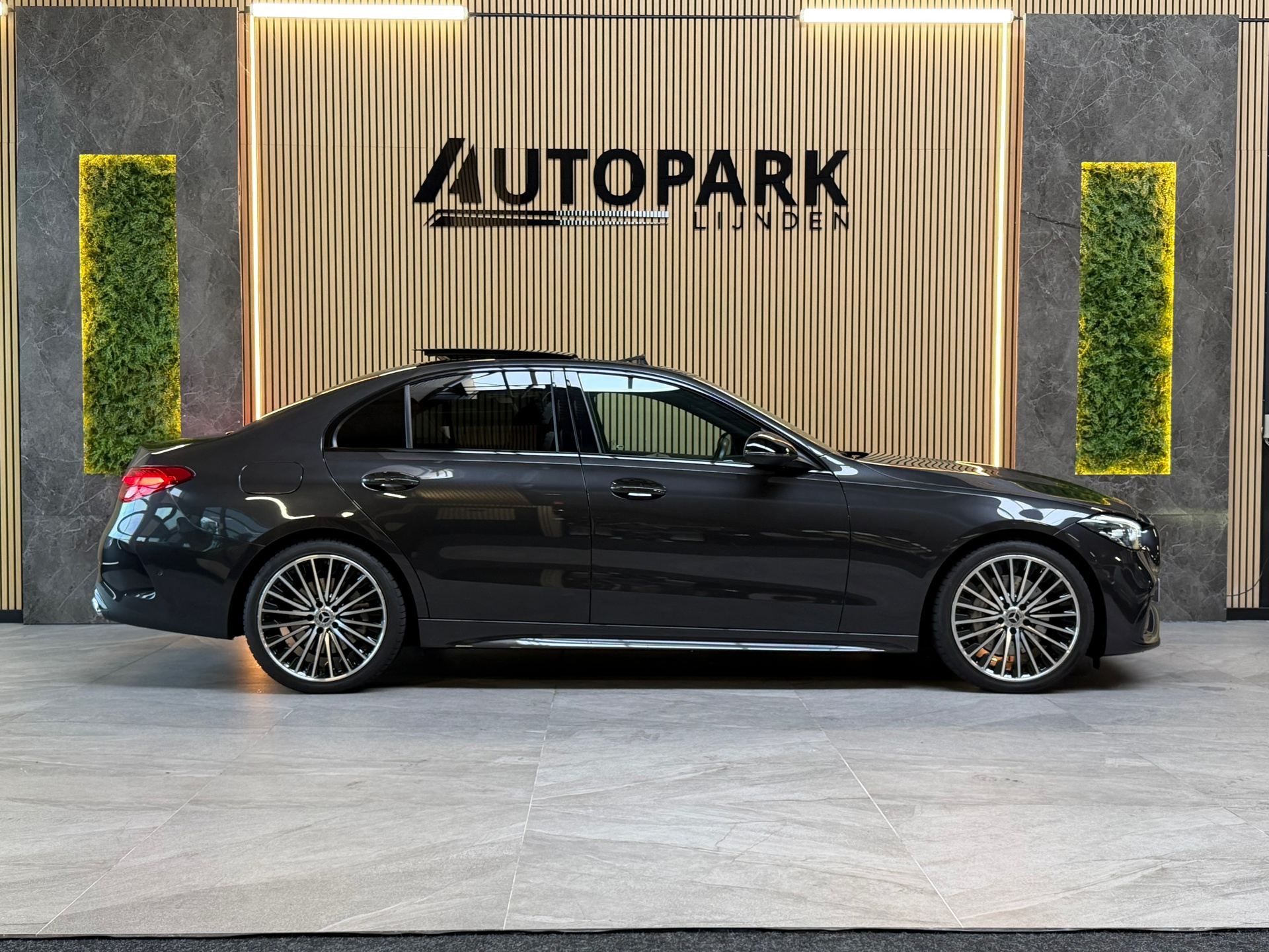 Foto van Mercedes-Benz C 300 E
