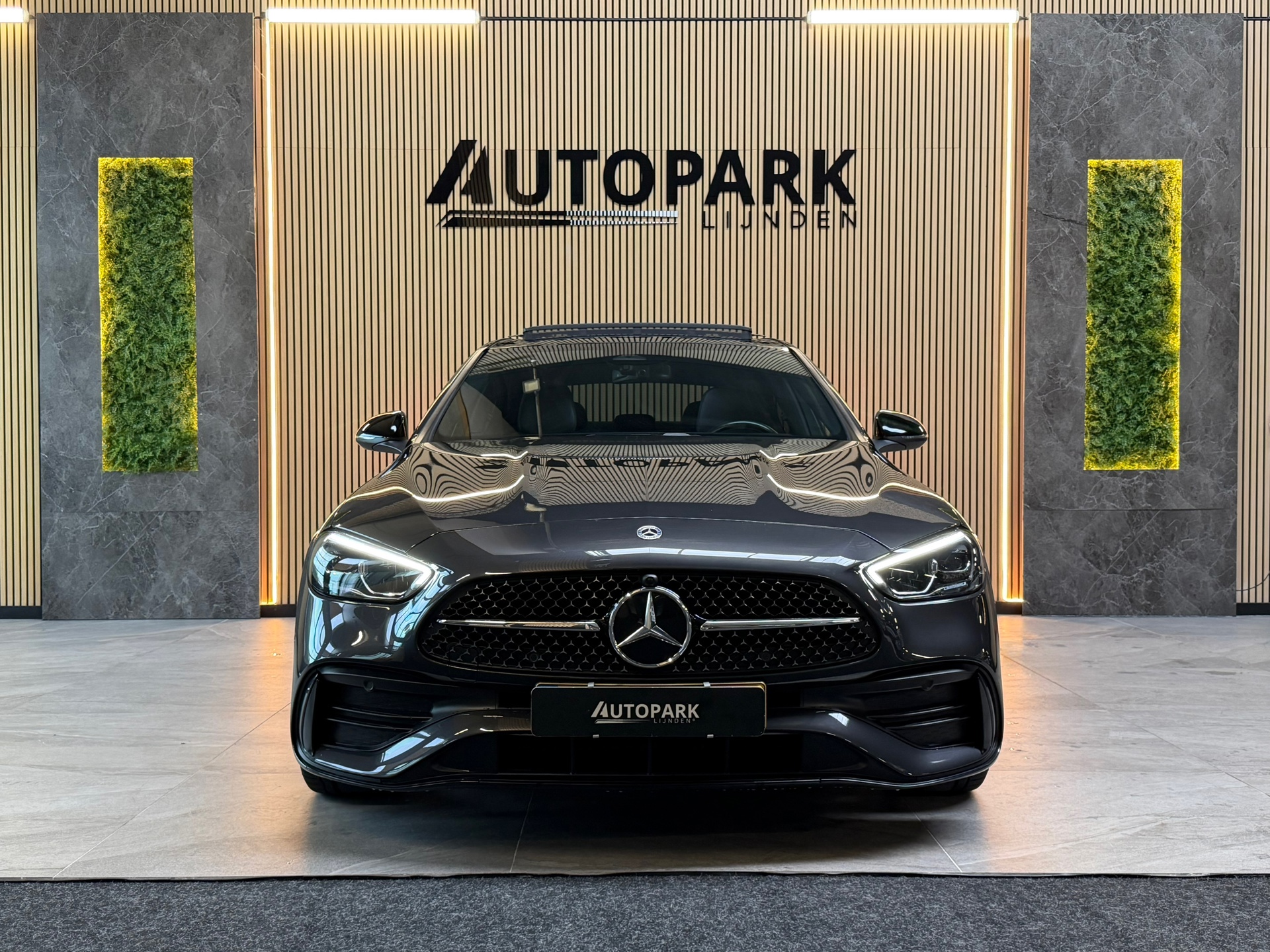 Foto van Mercedes-Benz C 300 E