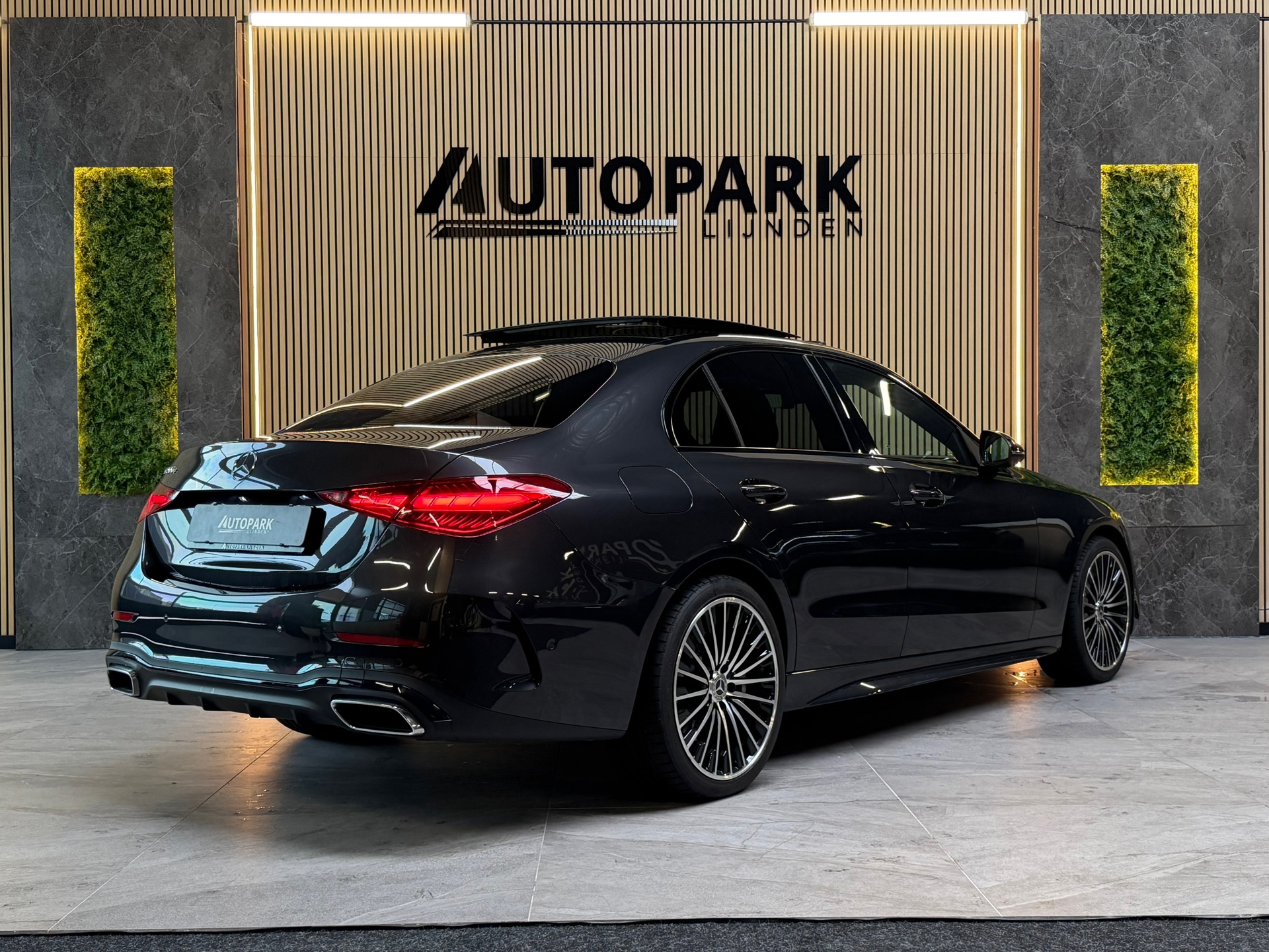 Foto van Mercedes-Benz C 300 E