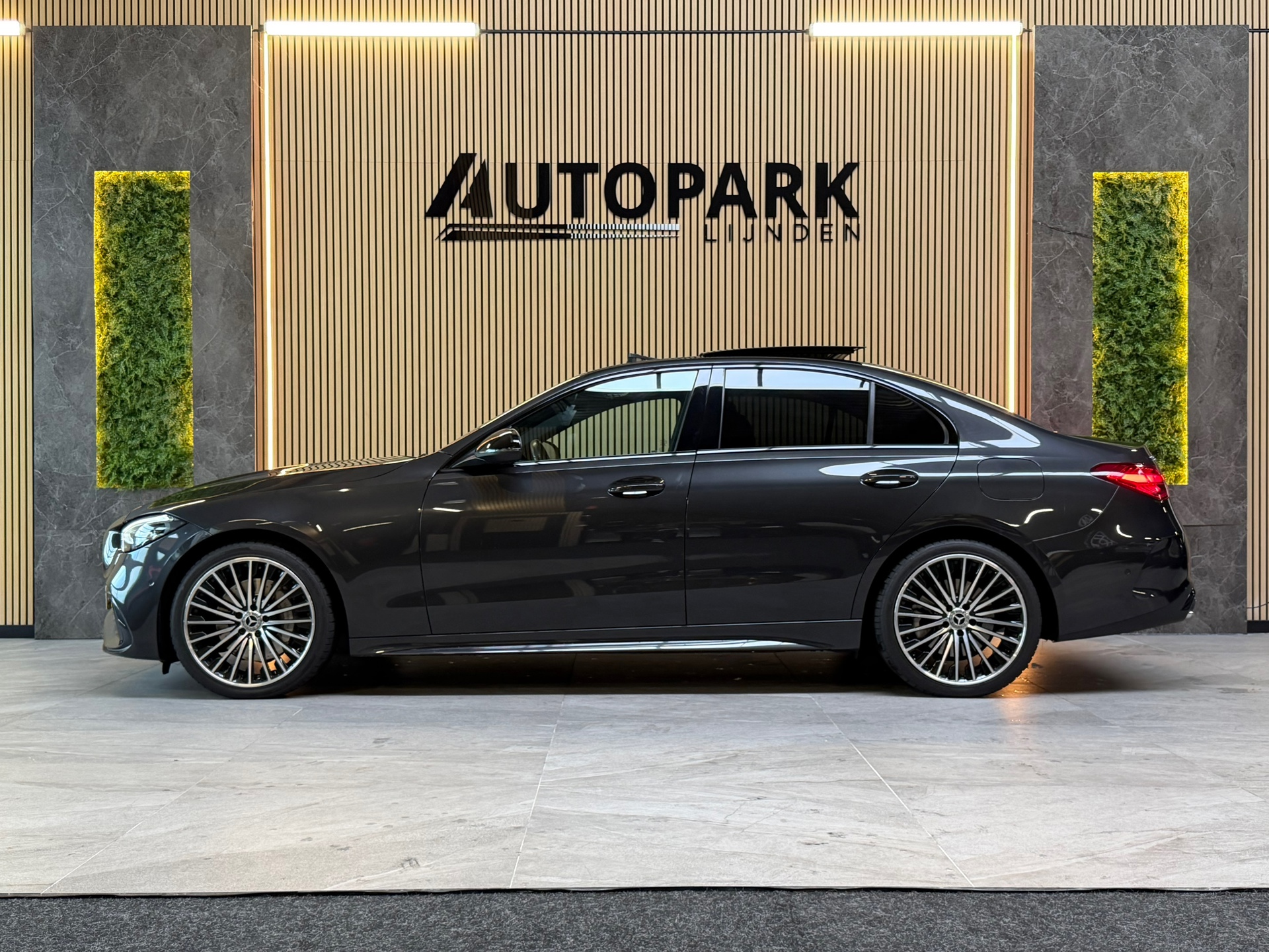 Foto van Mercedes-Benz C 300 E