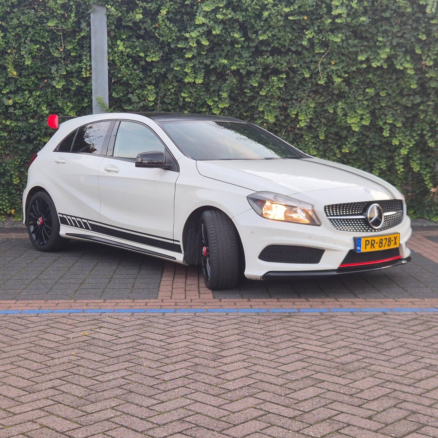 Mercedes-Benz A 200 200 AMG Line 156PK | Automaat | Panorama | Camera | Stoelverwarming | Navi 2013 - voorkant