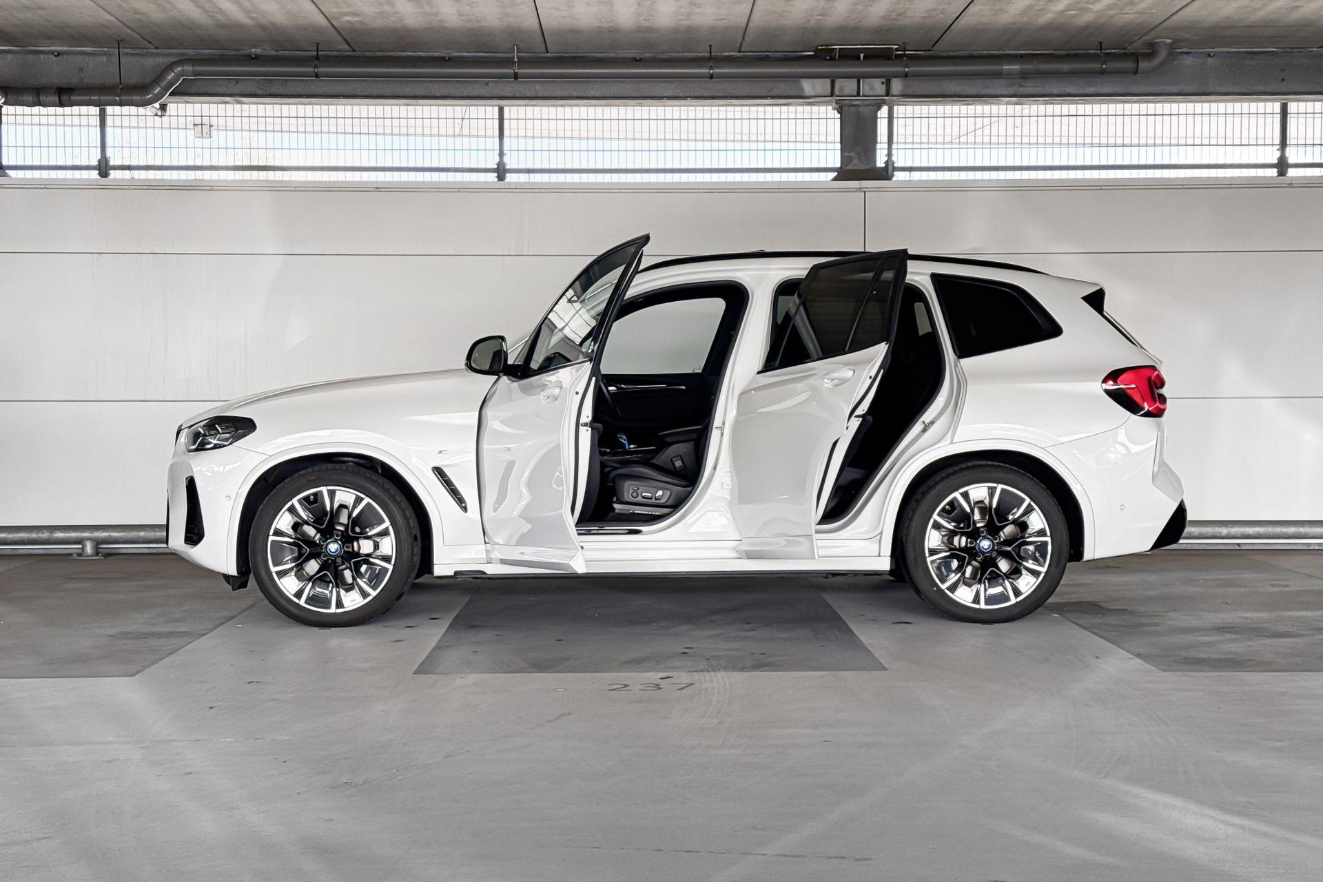 Foto van BMW Ix3