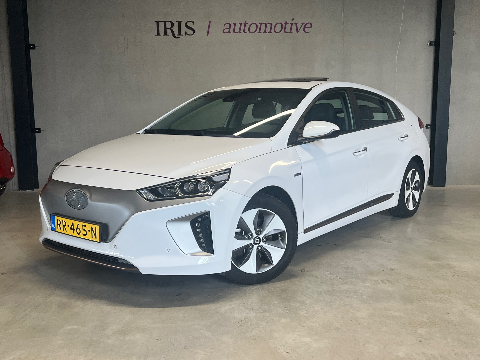 Hyundai Ioniq Premium EV - Pano - Leder - CarPlay - ACC - Airco - v+a stoelverwarming 2018 - voorkant