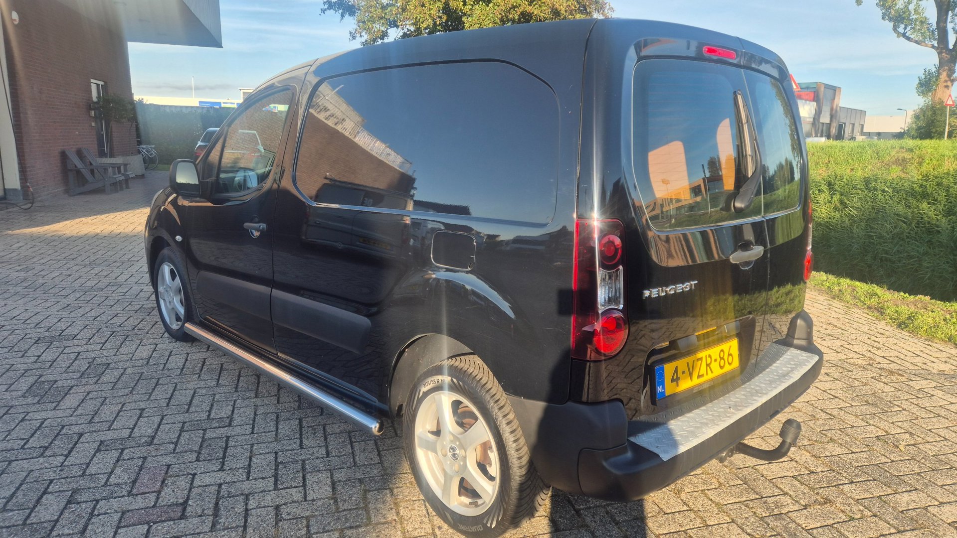 Foto van Peugeot Partner